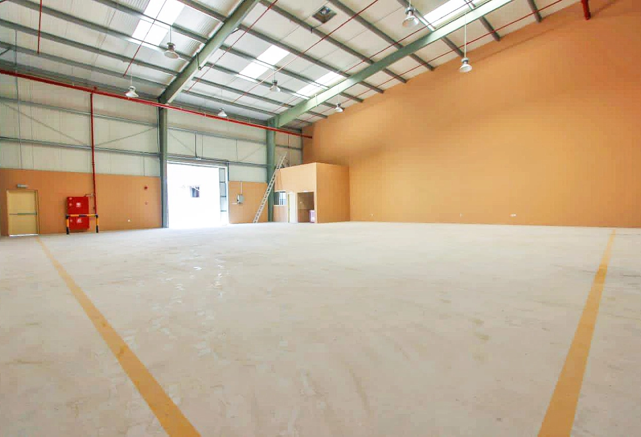 HIGH CEILING | SECURE ACCESS | SPACIOUS WAREHOUSE