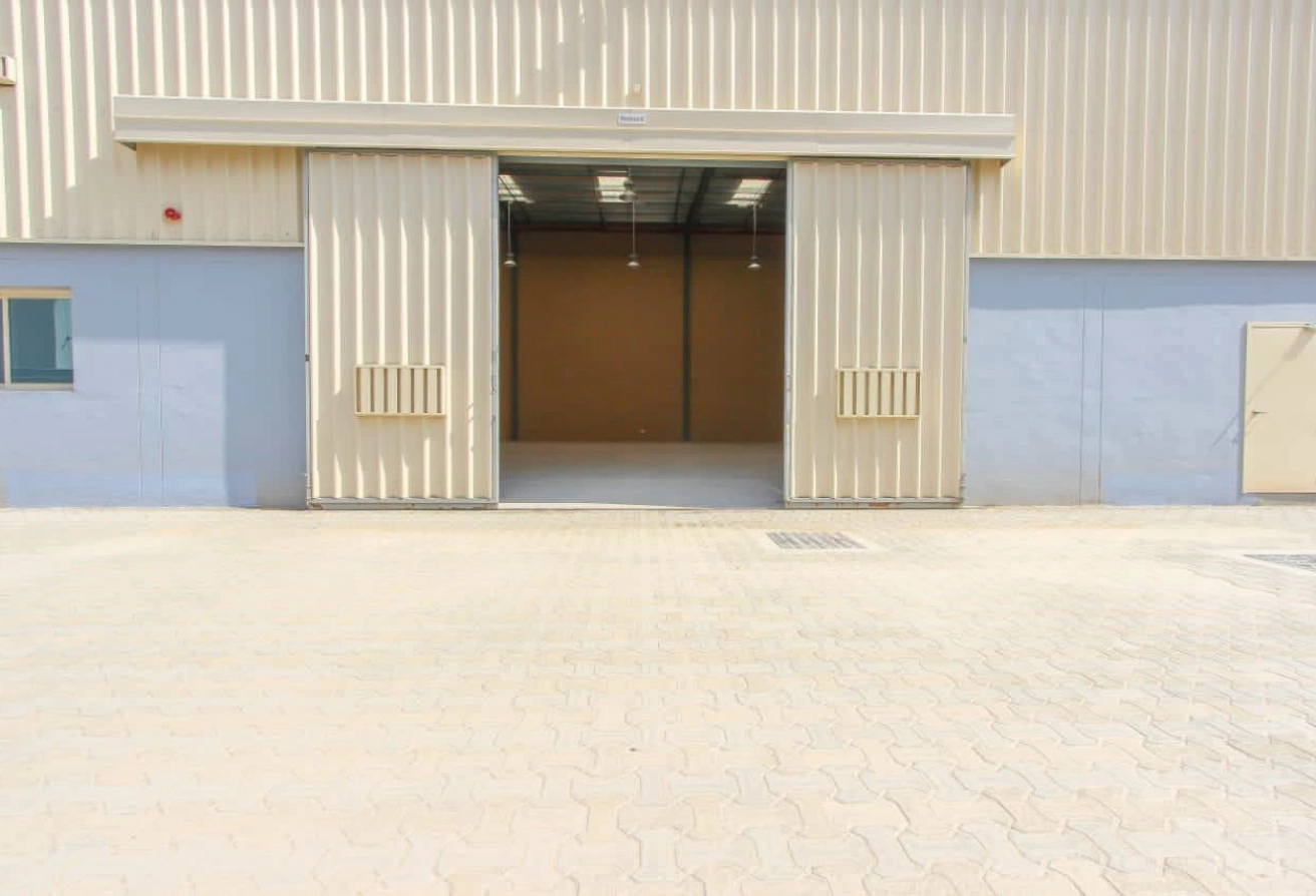 HIGH CEILING | SECURE ACCESS | SPACIOUS WAREHOUSE