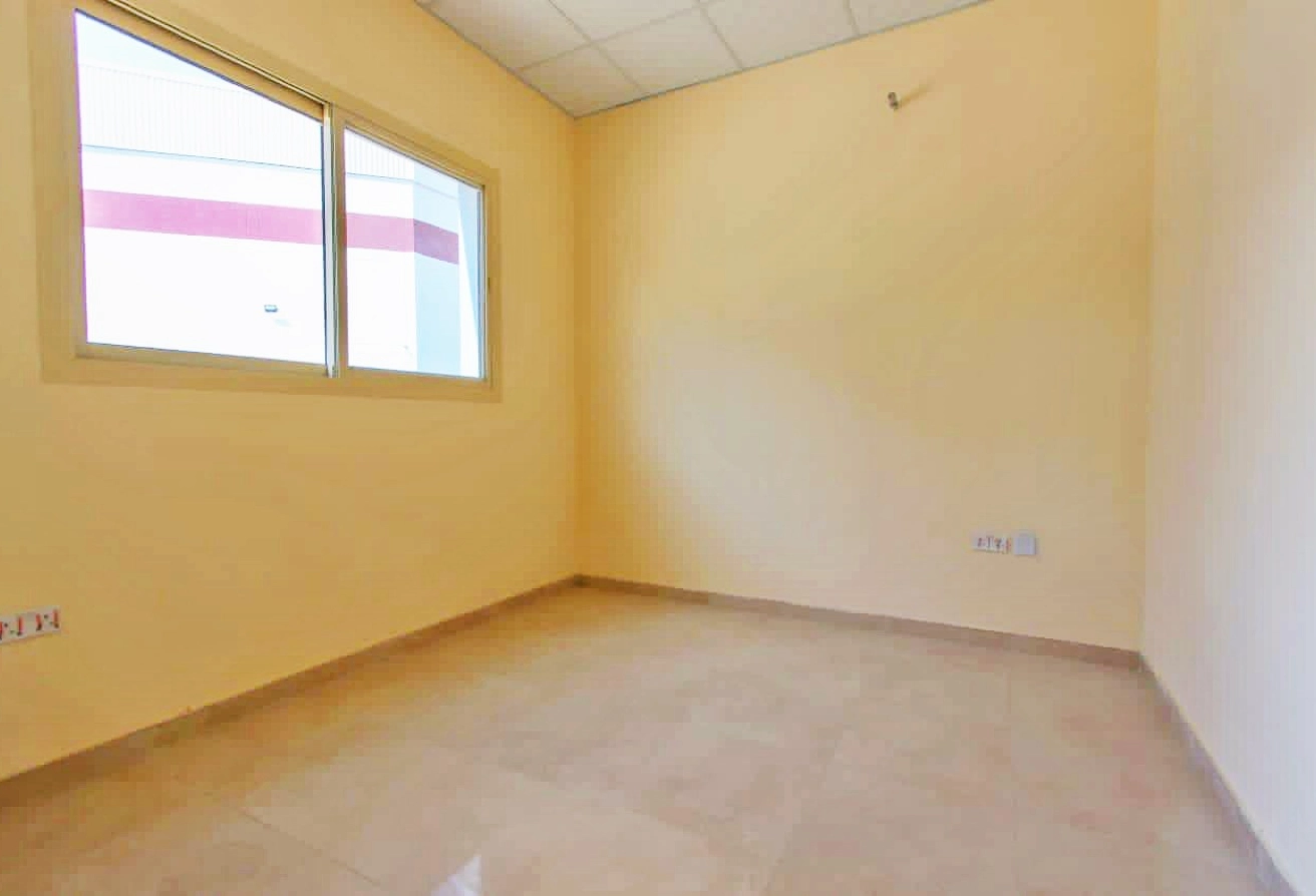 HIGH CEILING | SECURE ACCESS | SPACIOUS WAREHOUSE