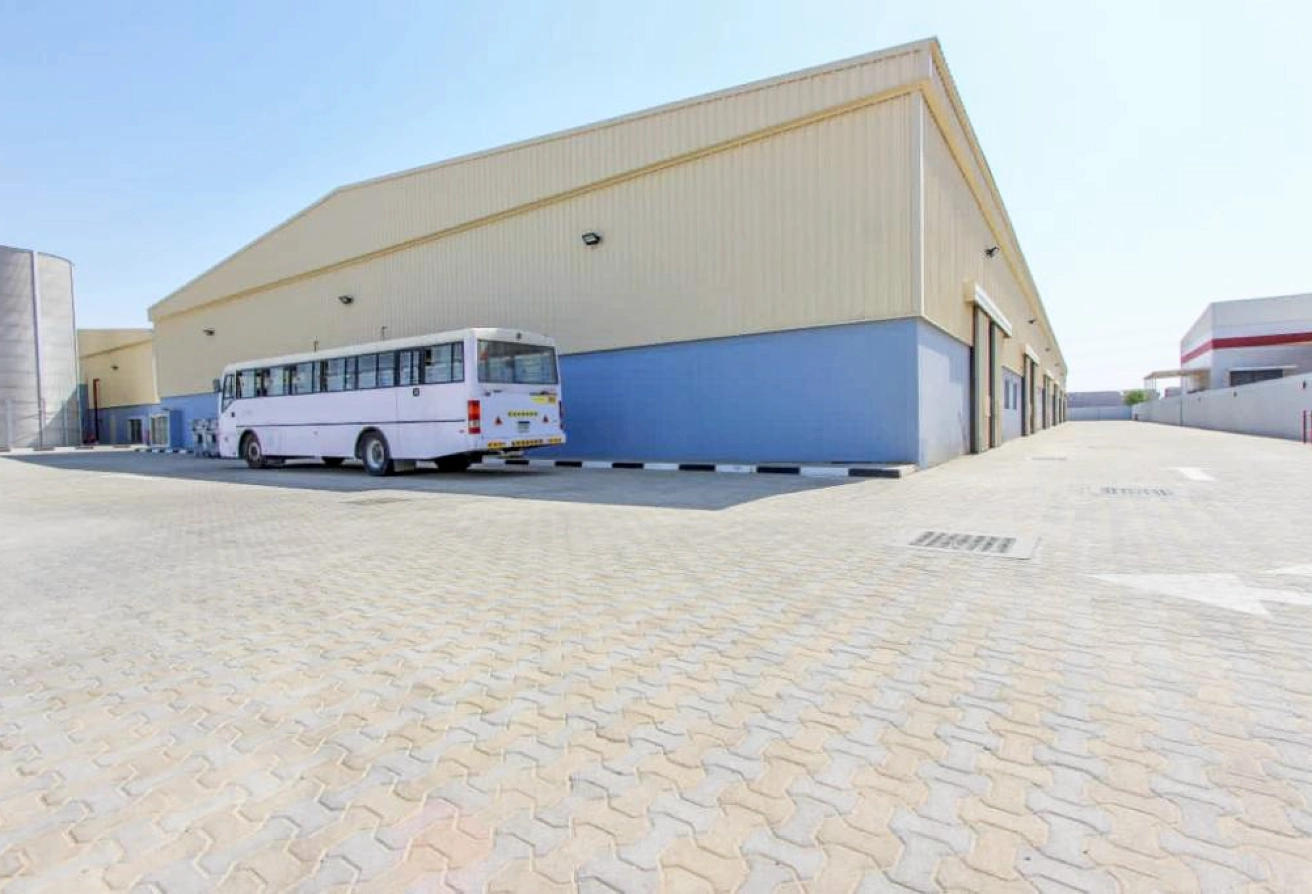 HIGH CEILING | SECURE ACCESS | SPACIOUS WAREHOUSE