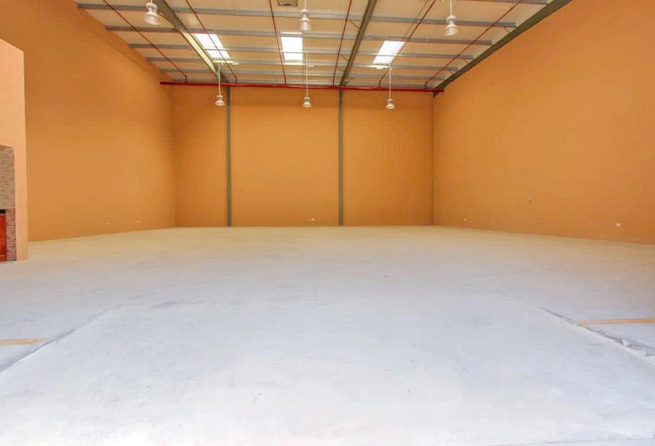 HIGH CEILING | SECURE ACCESS | SPACIOUS WAREHOUSE