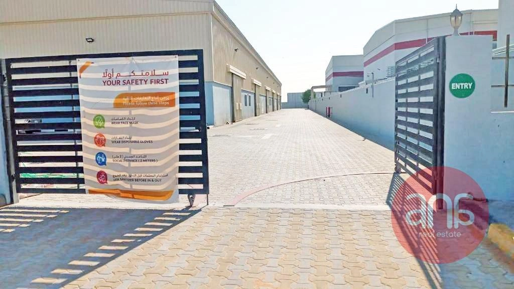 HIGH-CEILING WAREHOUSE | IDEAL FOR STORAGE