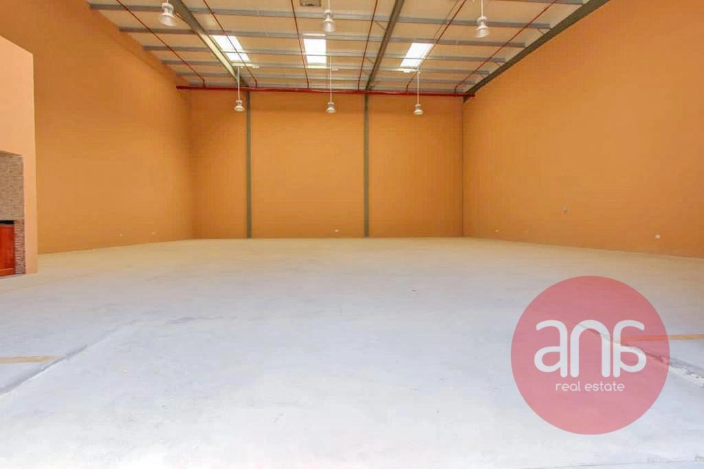 HIGH-CEILING WAREHOUSE | IDEAL FOR STORAGE