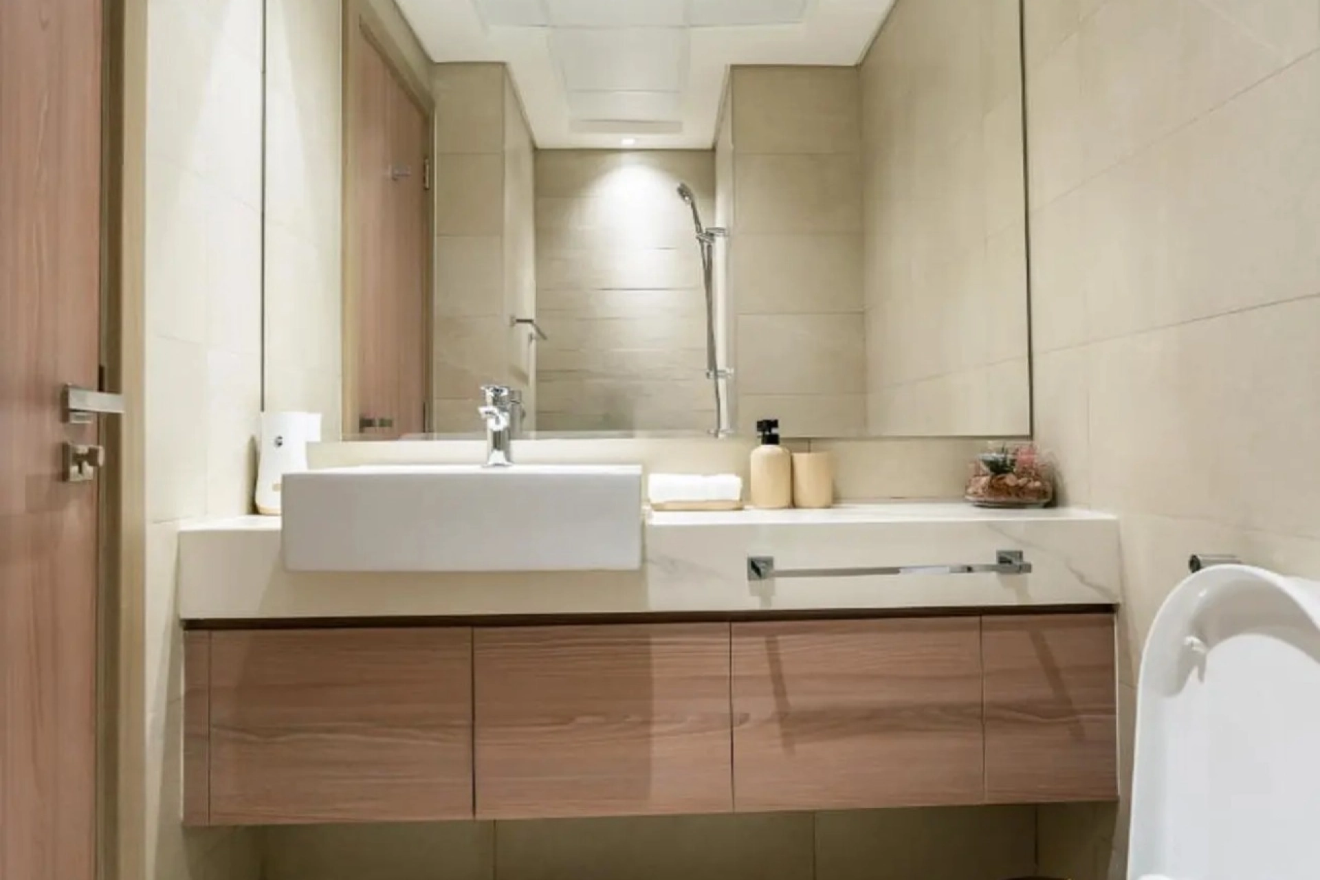 TENANTED | GREAT ROI | FURNISHED WITH BALCONY