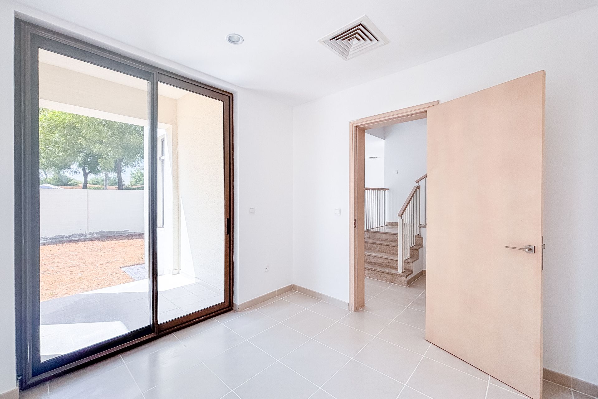 SINGLE ROW | SPACIOUS 3 BEDROOMS | NEXT TO PARK