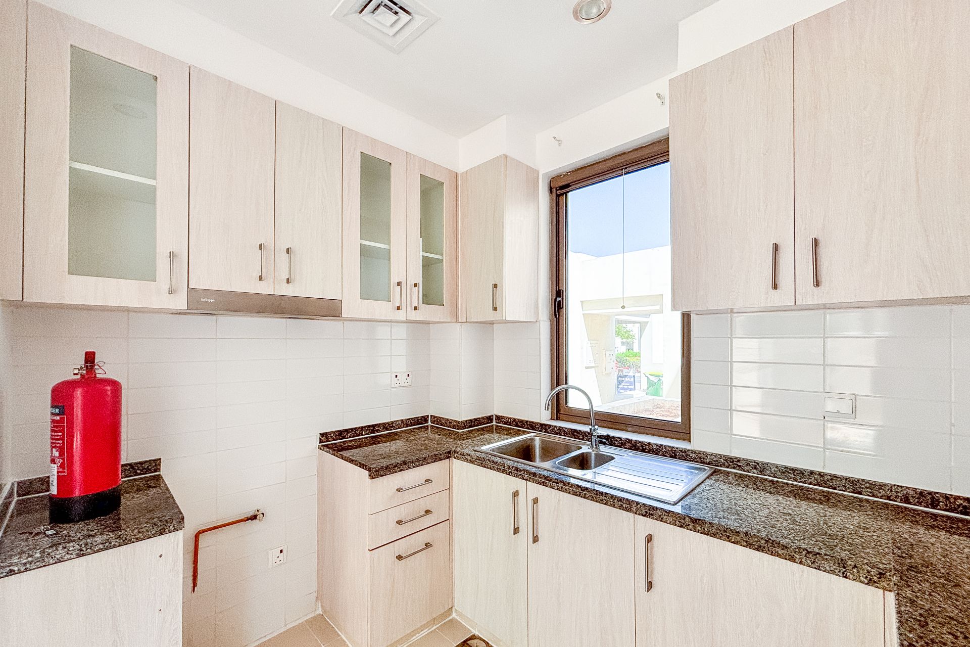 SINGLE ROW | SPACIOUS 3 BEDROOMS | NEXT TO PARK