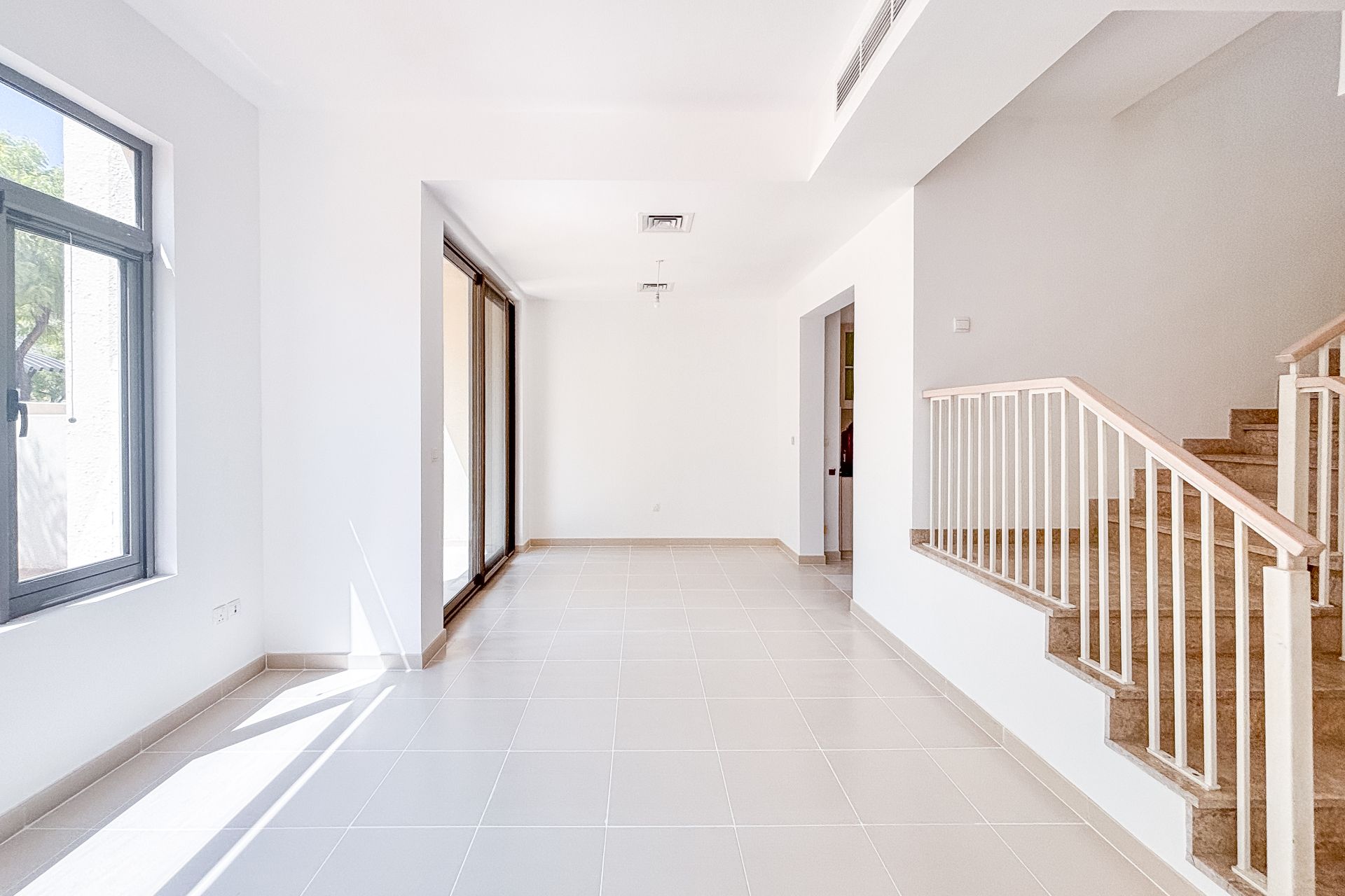 SINGLE ROW | SPACIOUS 3 BEDROOMS | NEXT TO PARK