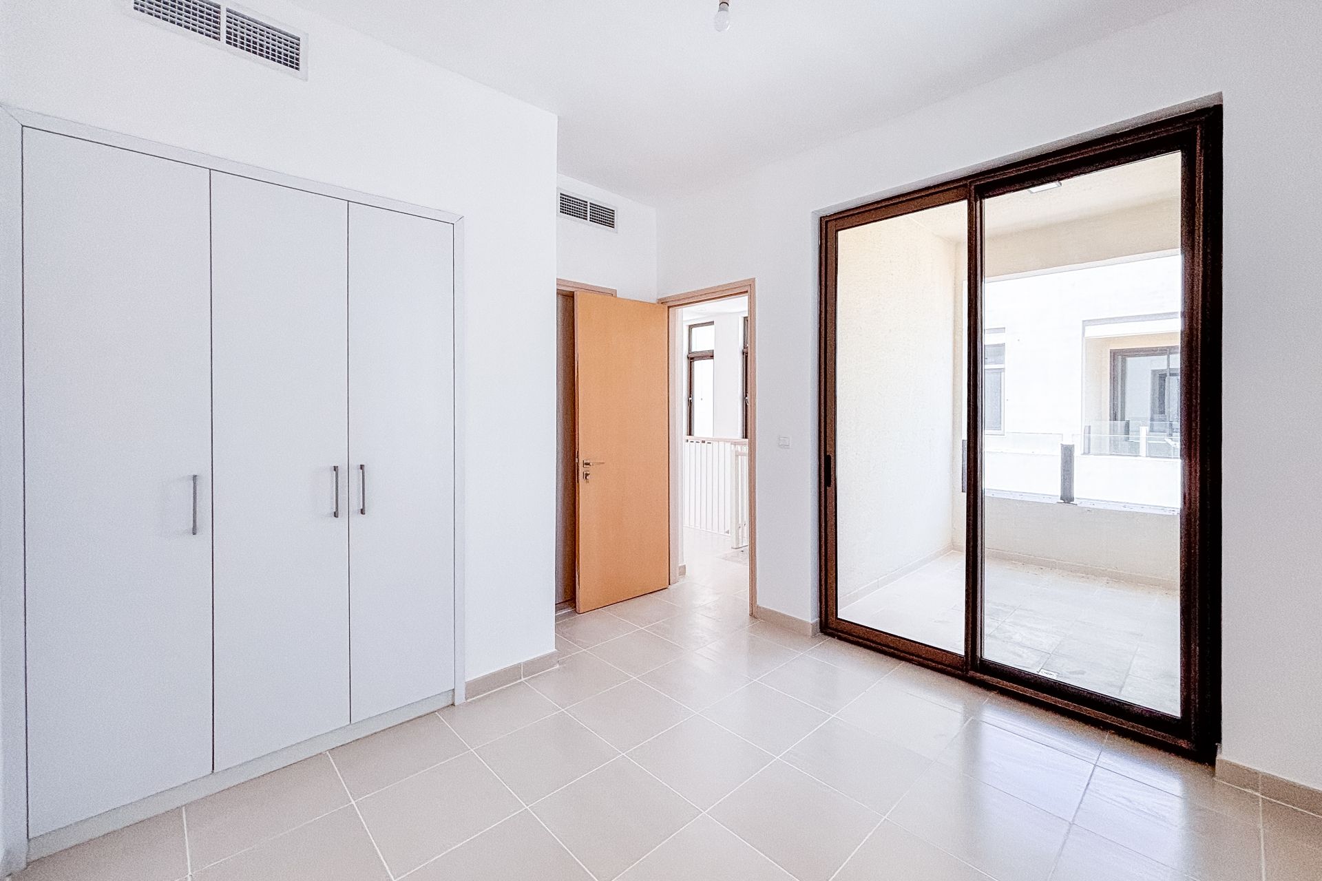 SINGLE ROW | SPACIOUS 3 BEDROOMS | NEXT TO PARK