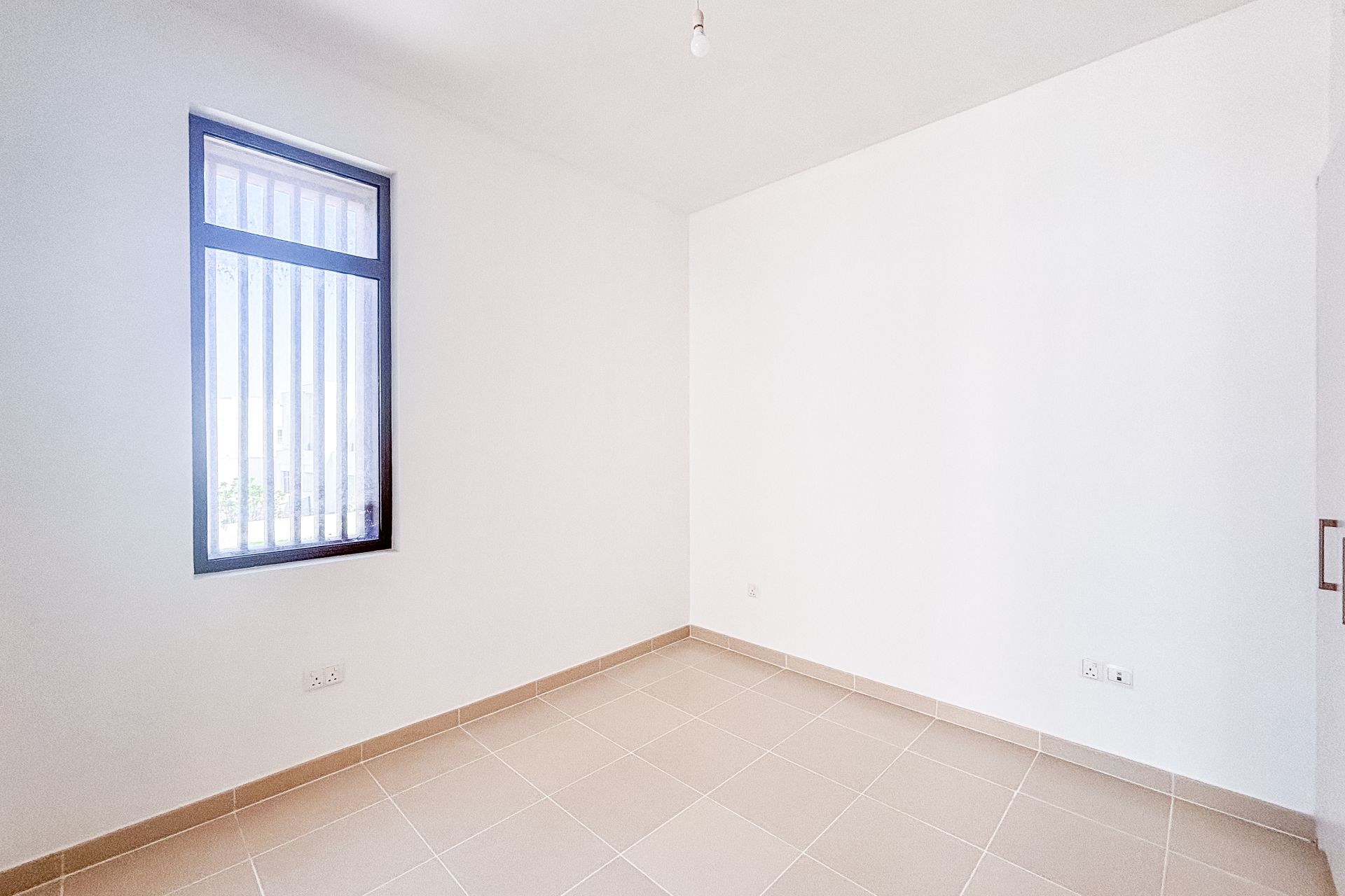 SINGLE ROW | SPACIOUS 3 BEDROOMS | NEXT TO PARK