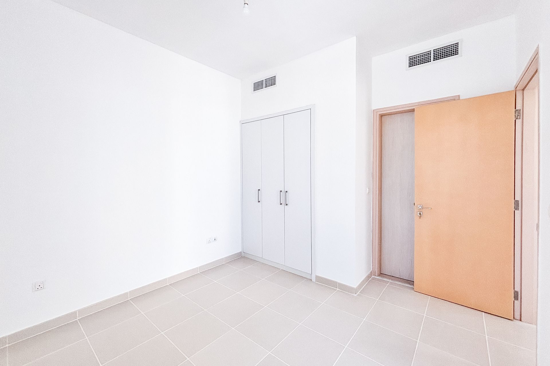 SINGLE ROW | SPACIOUS 3 BEDROOMS | NEXT TO PARK