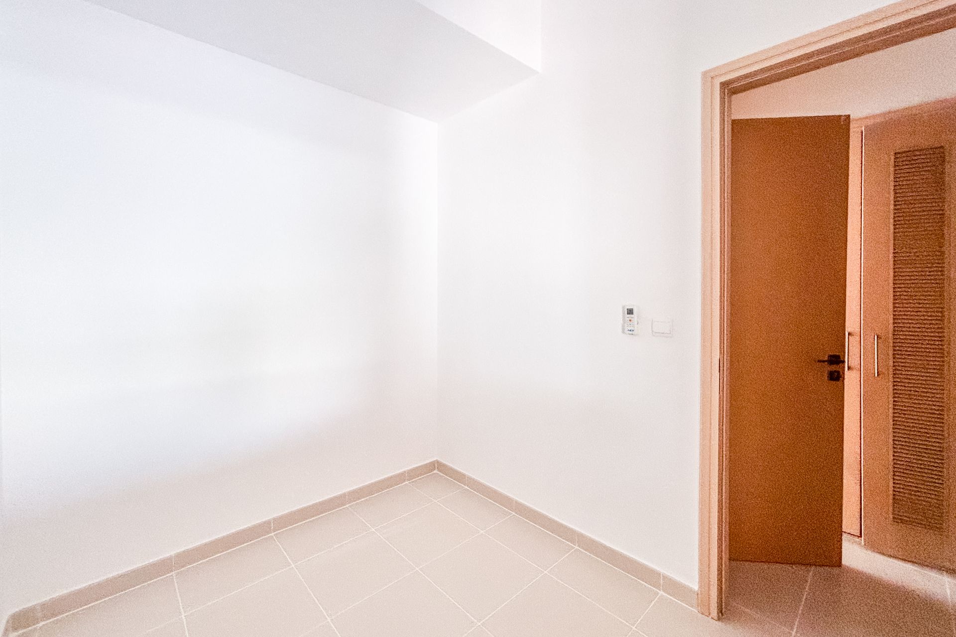 SINGLE ROW | SPACIOUS 3 BEDROOMS | NEXT TO PARK
