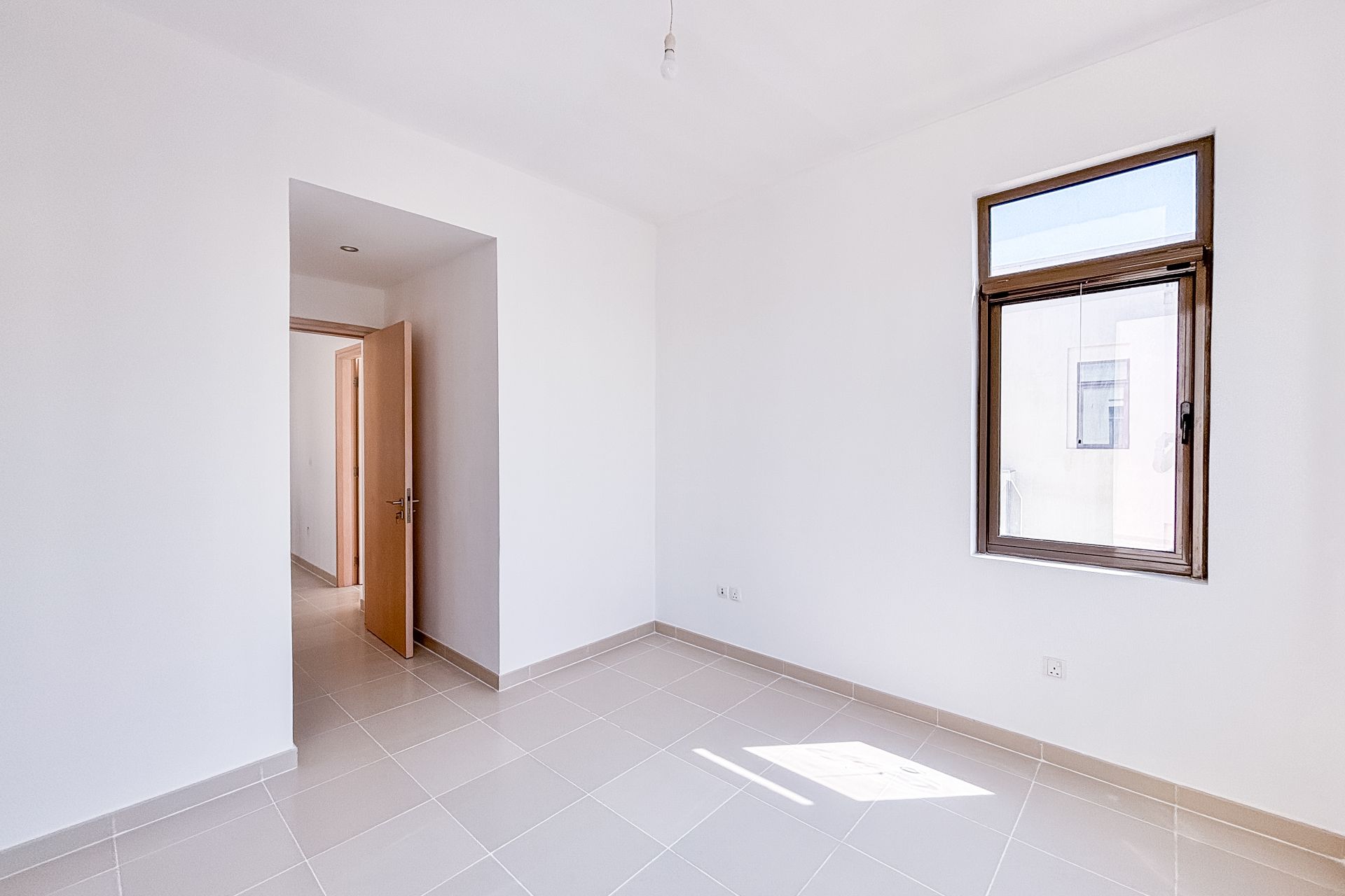 SINGLE ROW | SPACIOUS 3 BEDROOMS | NEXT TO PARK