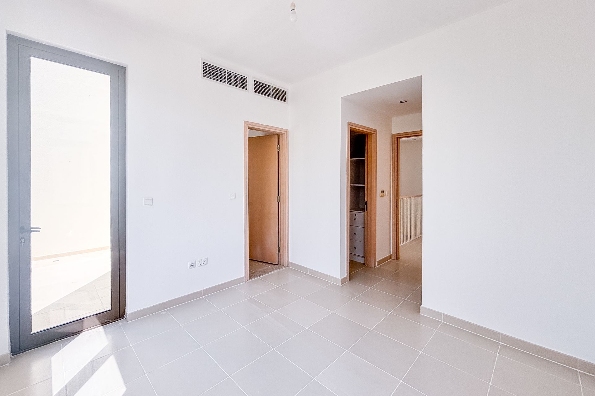 SINGLE ROW | SPACIOUS 3 BEDROOMS | NEXT TO PARK