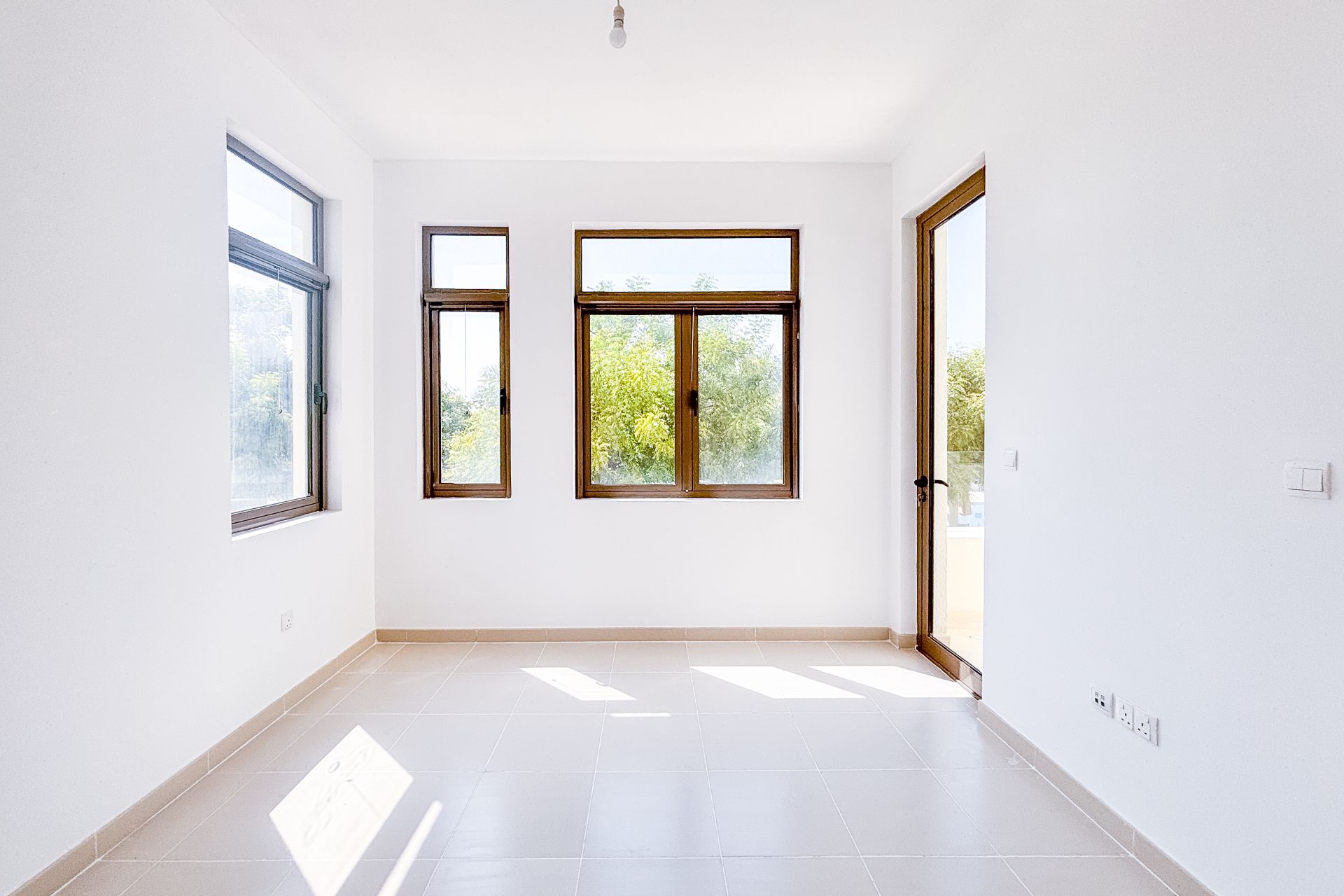 SINGLE ROW | SPACIOUS 3 BEDROOMS | NEXT TO PARK