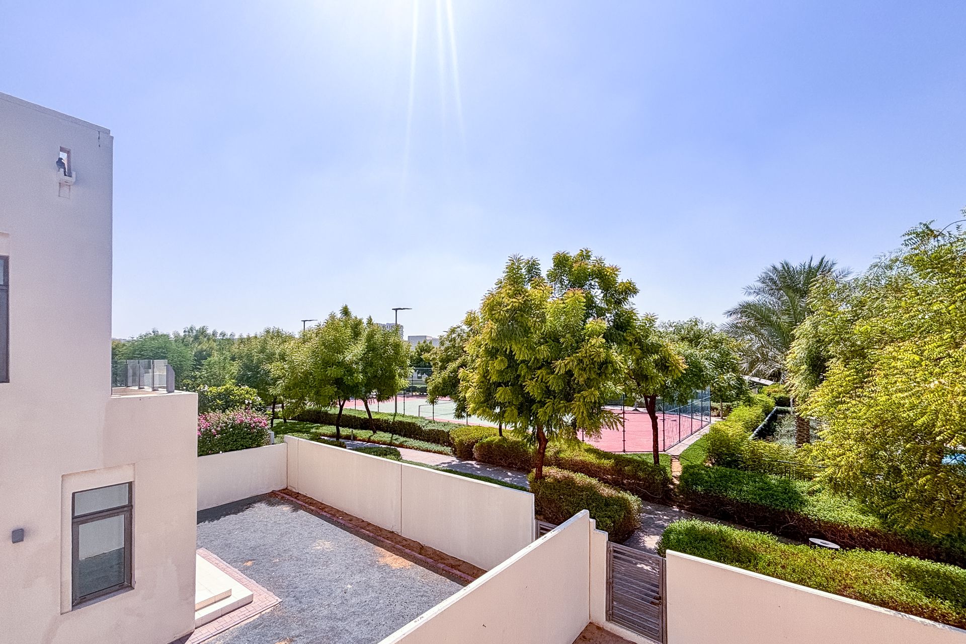 SINGLE ROW | SPACIOUS 3 BEDROOMS | NEXT TO PARK