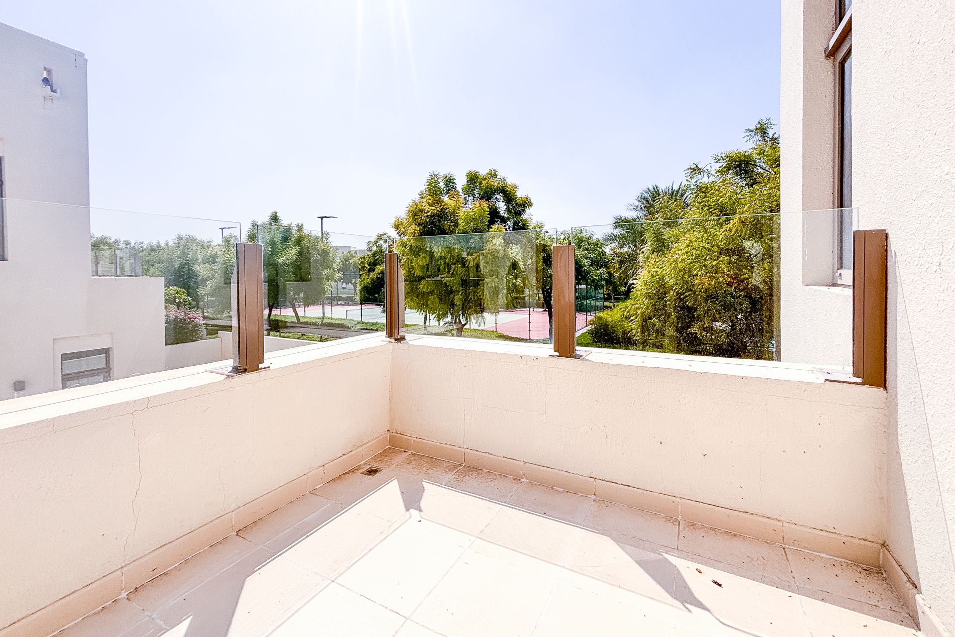 SINGLE ROW | SPACIOUS 3 BEDROOMS | NEXT TO PARK
