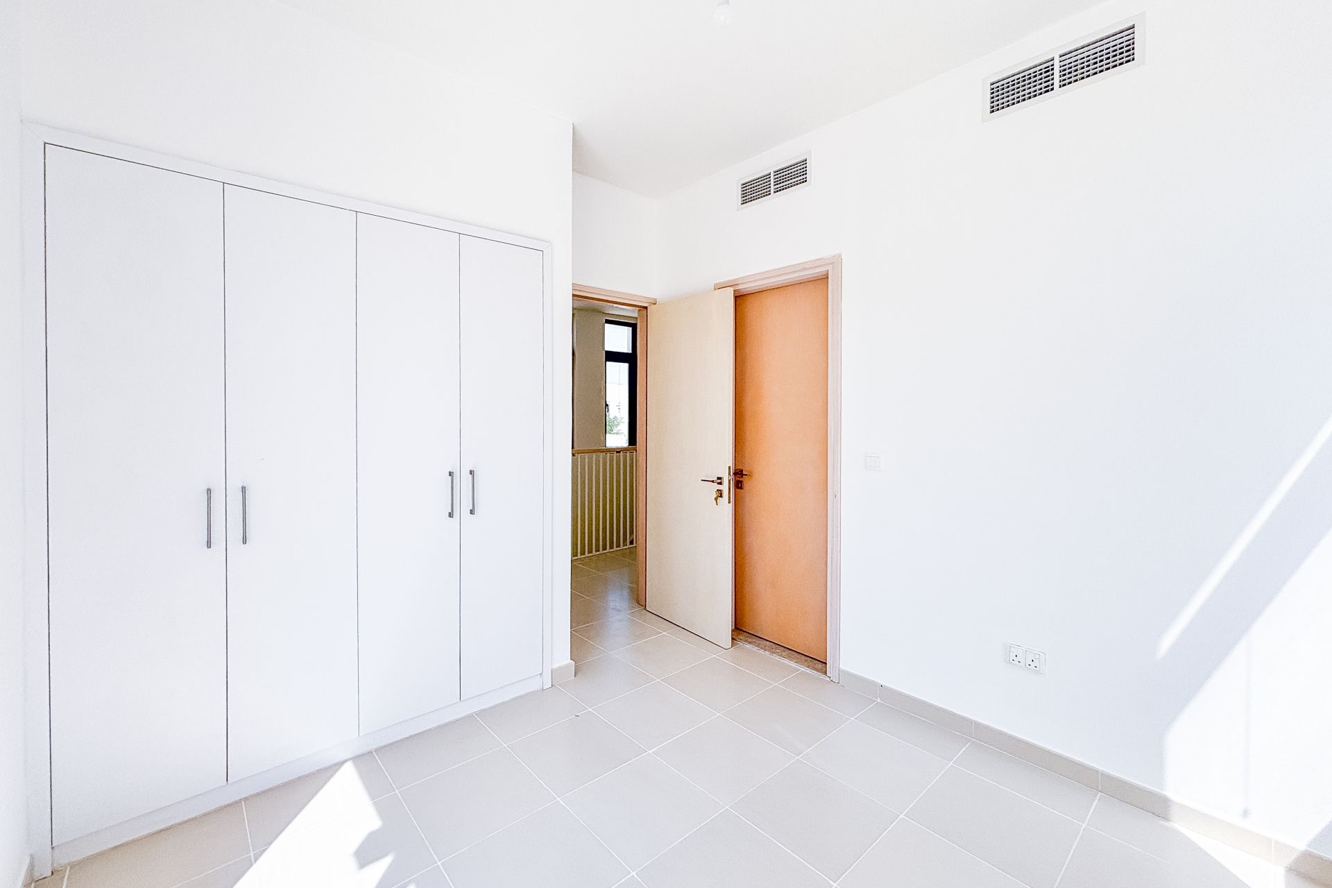 SINGLE ROW | SPACIOUS 3 BEDROOMS | NEXT TO PARK