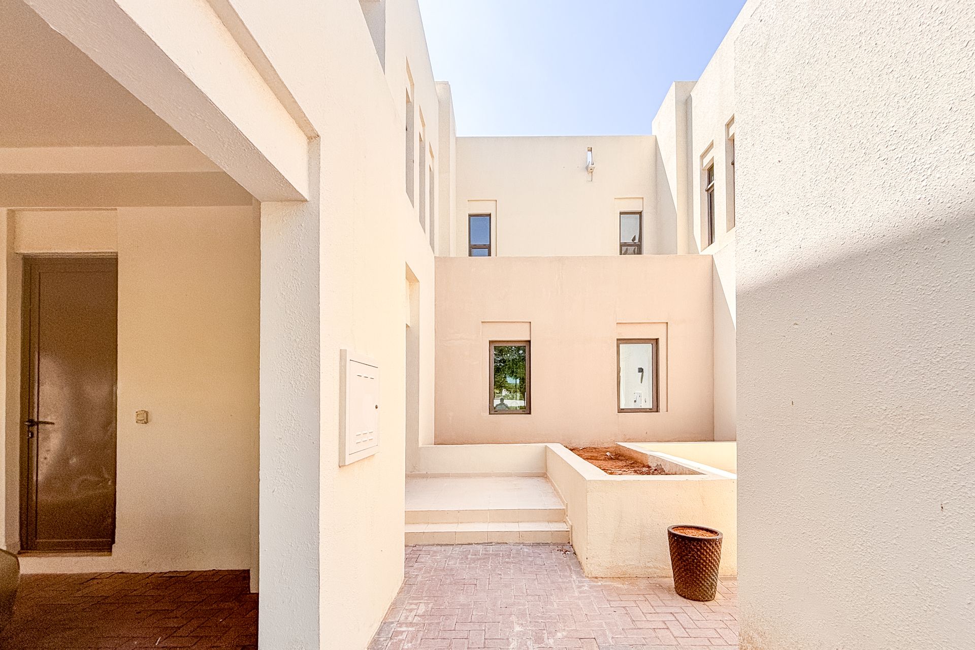 SINGLE ROW | SPACIOUS 3 BEDROOMS | NEXT TO PARK