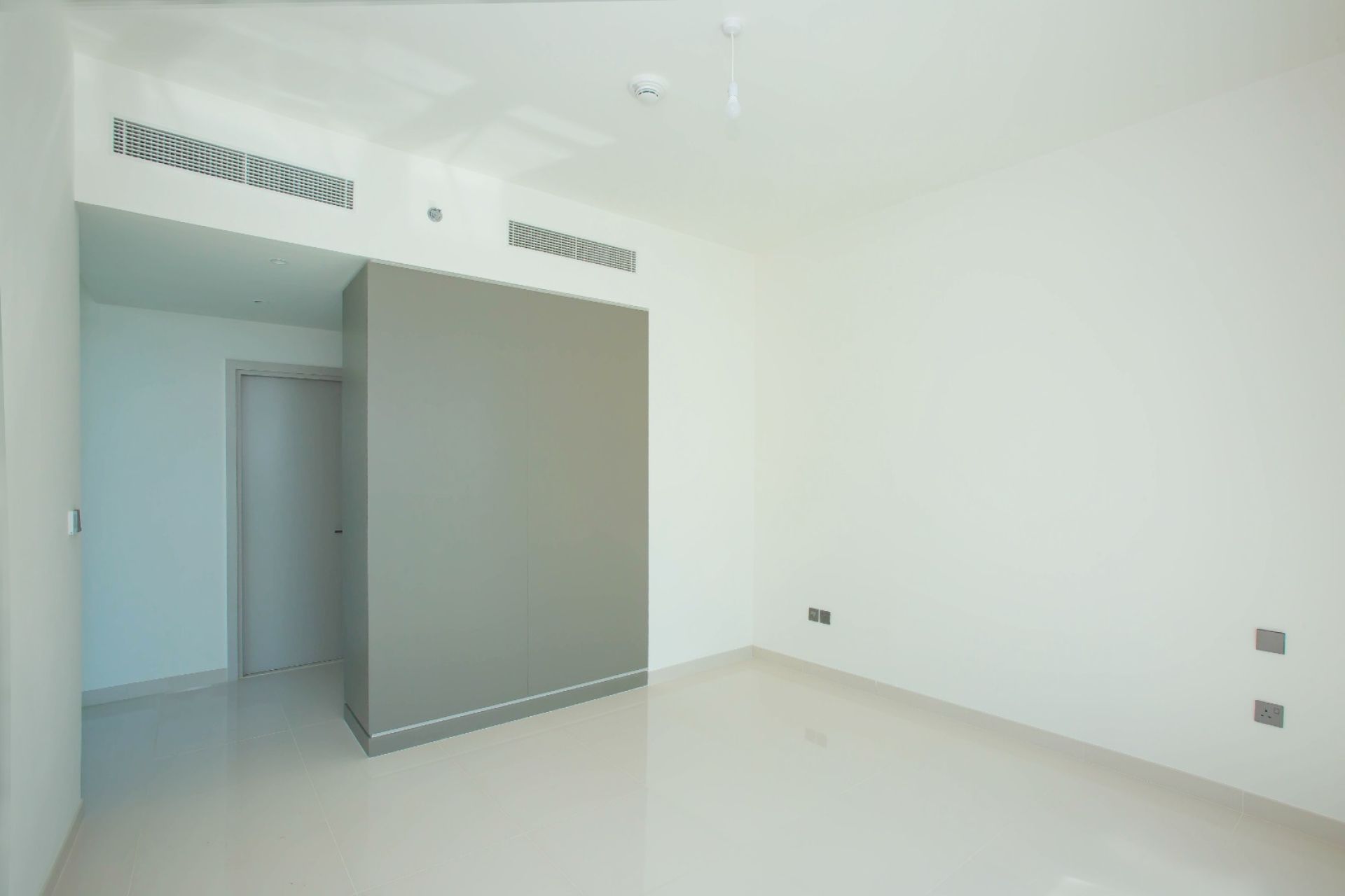 MARINA AND SEA VIEW | SPACIOUS | VACANT FROM MARCH