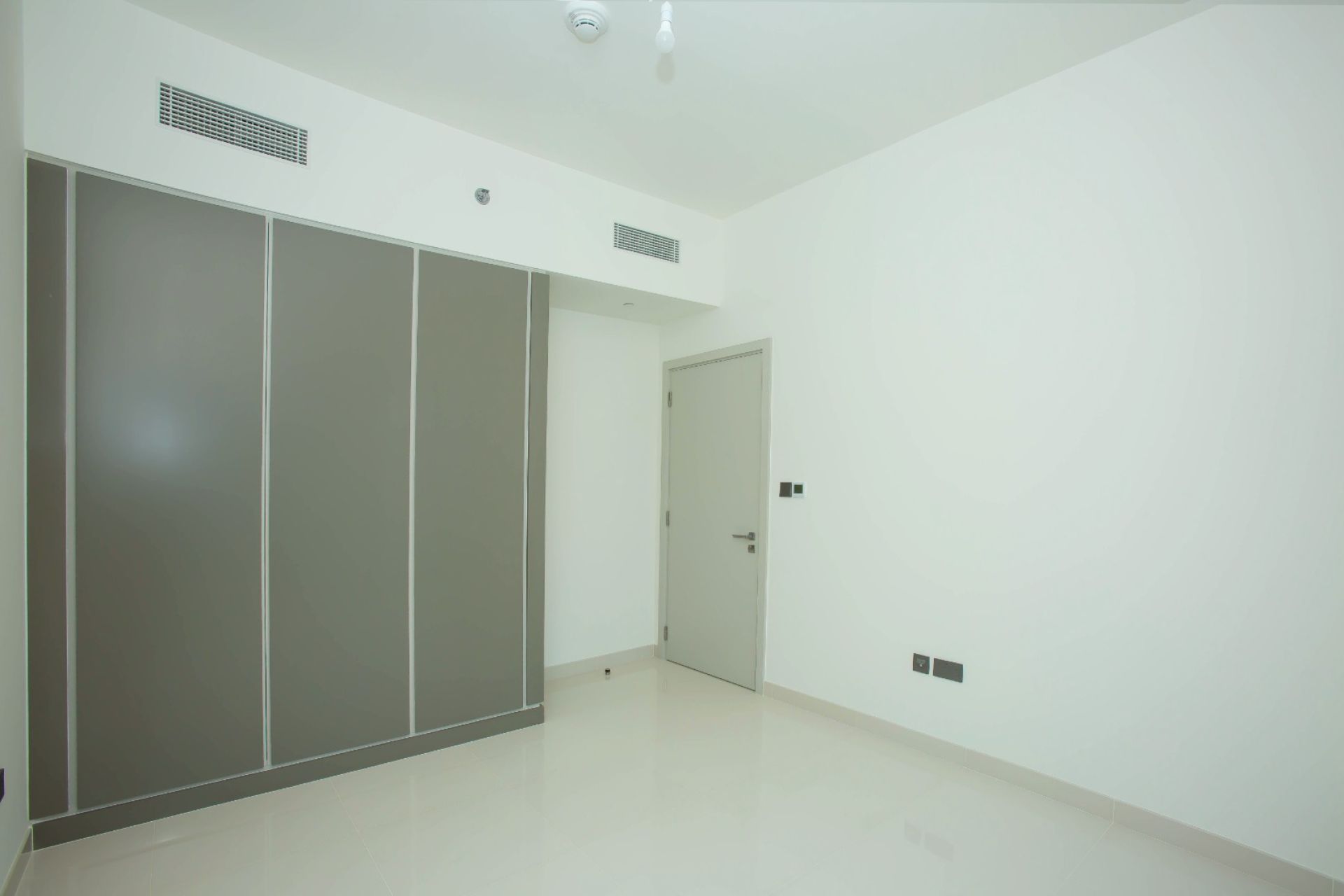 MARINA AND SEA VIEW | SPACIOUS | VACANT FROM MARCH