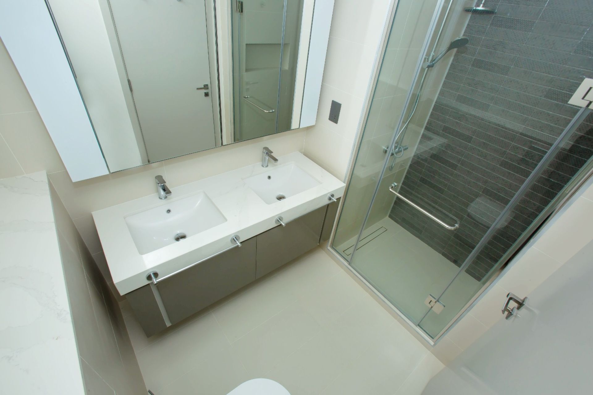 MARINA AND SEA VIEW | SPACIOUS | VACANT FROM MARCH