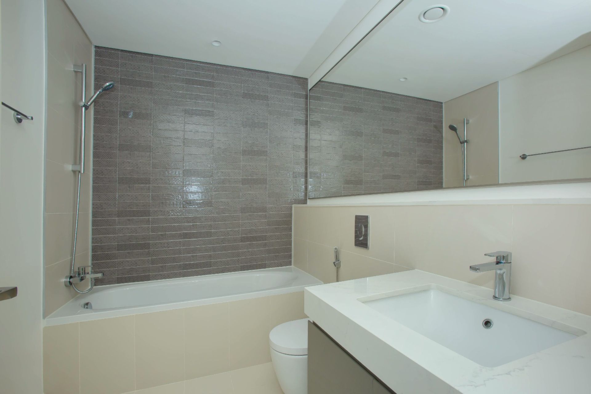 MARINA AND SEA VIEW | SPACIOUS | VACANT FROM MARCH