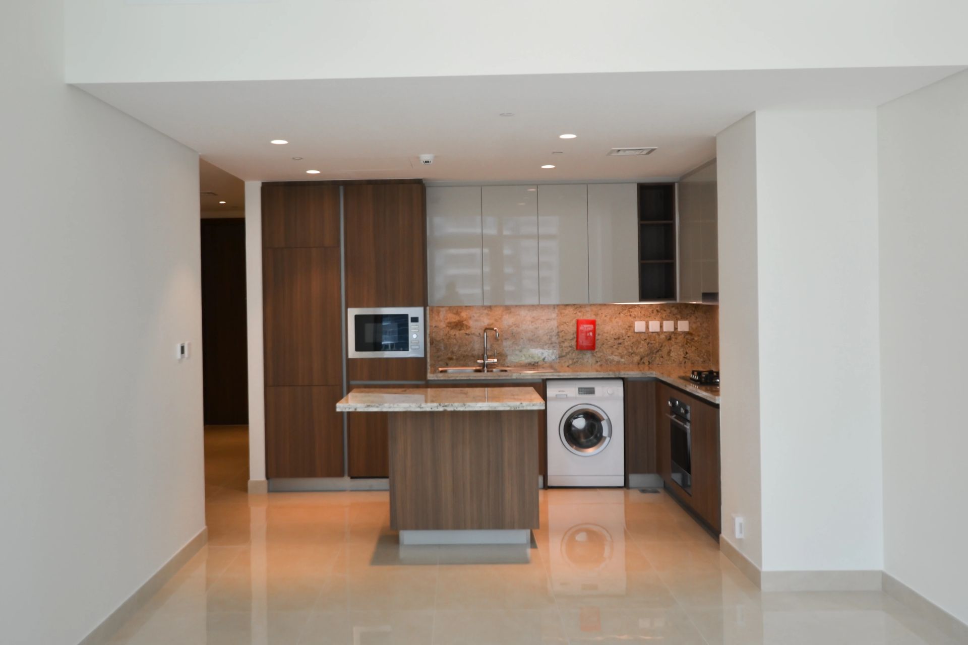 SPACIOUS| READY TO MOVE| VACANT | PRIME LOCATION