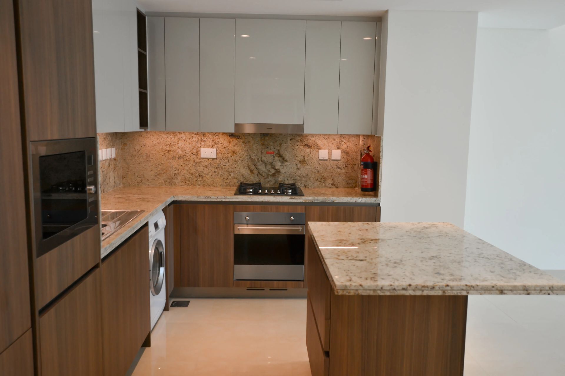 SPACIOUS| READY TO MOVE| VACANT | PRIME LOCATION