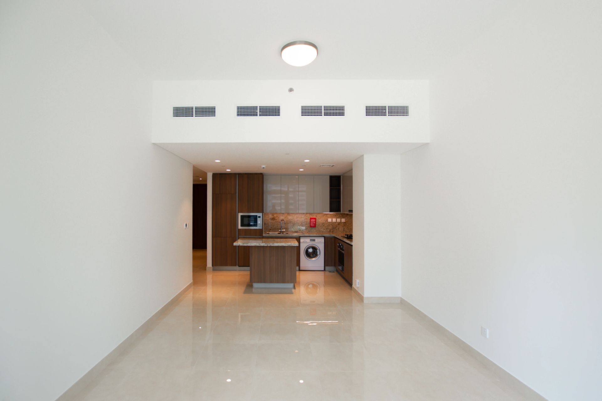 SPACIOUS| READY TO MOVE| VACANT | PRIME LOCATION