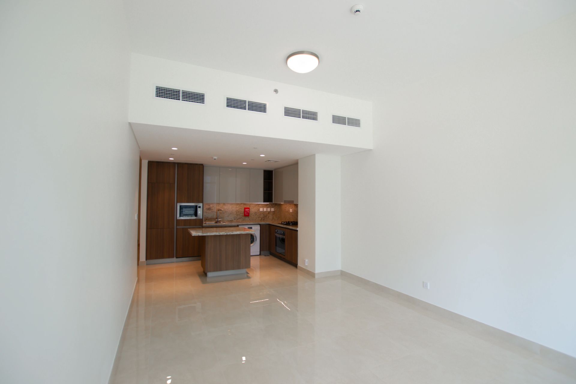 SPACIOUS| READY TO MOVE| VACANT | PRIME LOCATION