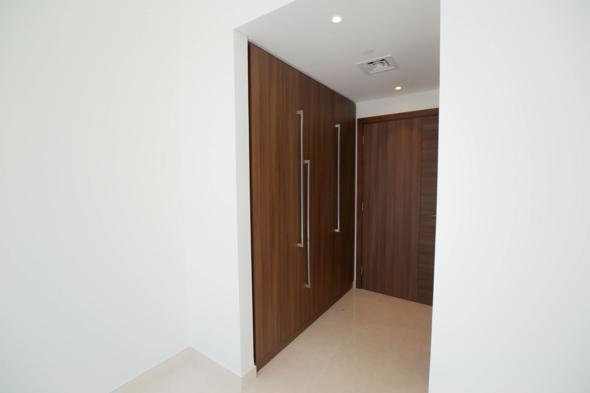 SPACIOUS| READY TO MOVE| VACANT | PRIME LOCATION