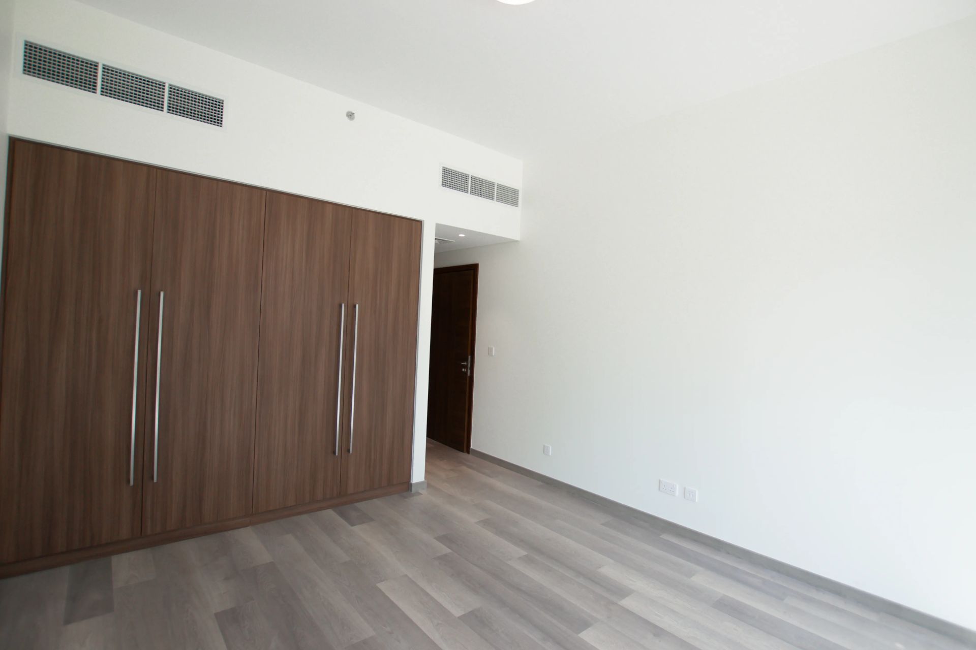 SPACIOUS| READY TO MOVE| VACANT | PRIME LOCATION