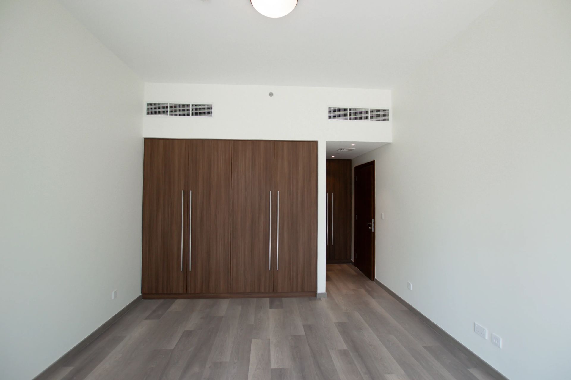 SPACIOUS| READY TO MOVE| VACANT | PRIME LOCATION