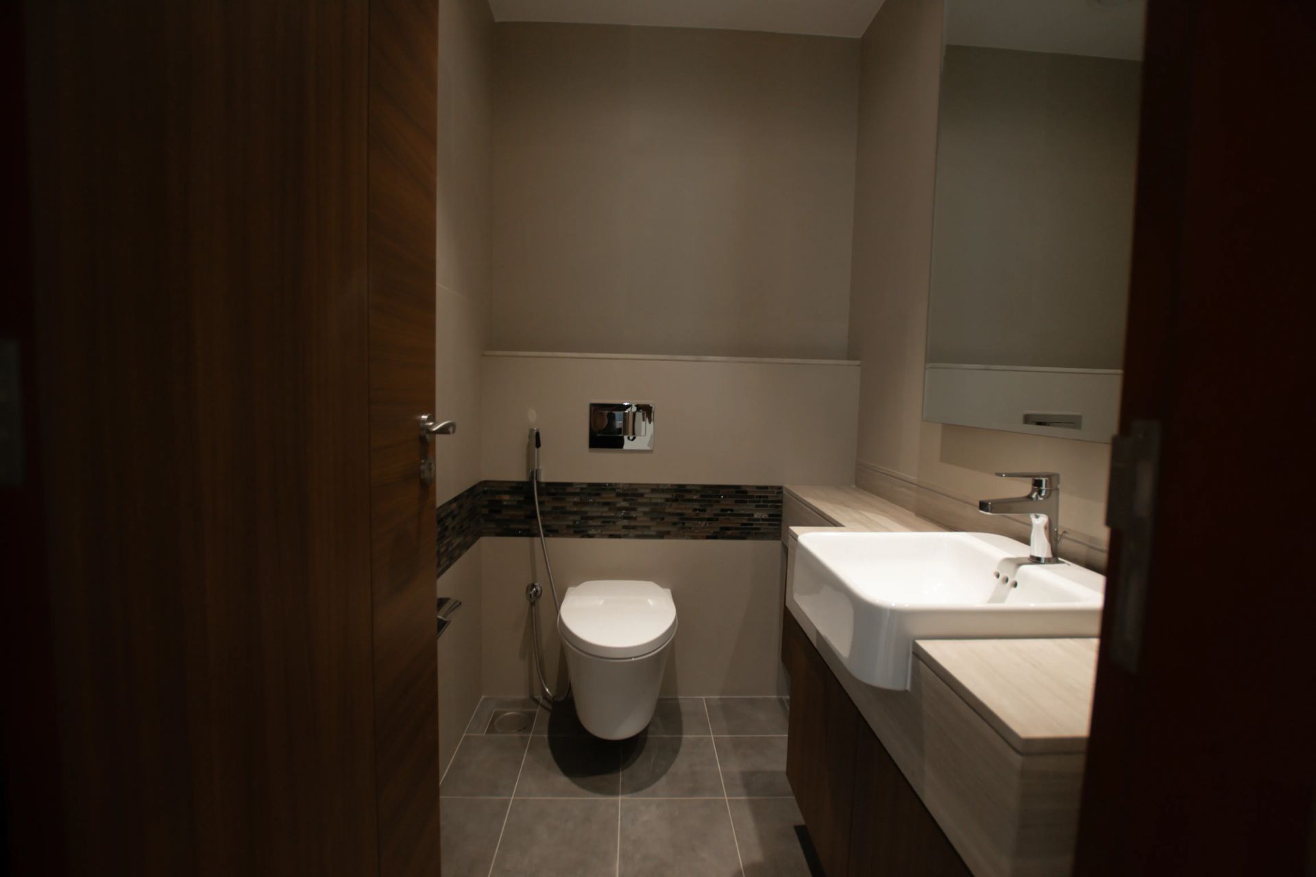 SPACIOUS| READY TO MOVE| VACANT | PRIME LOCATION