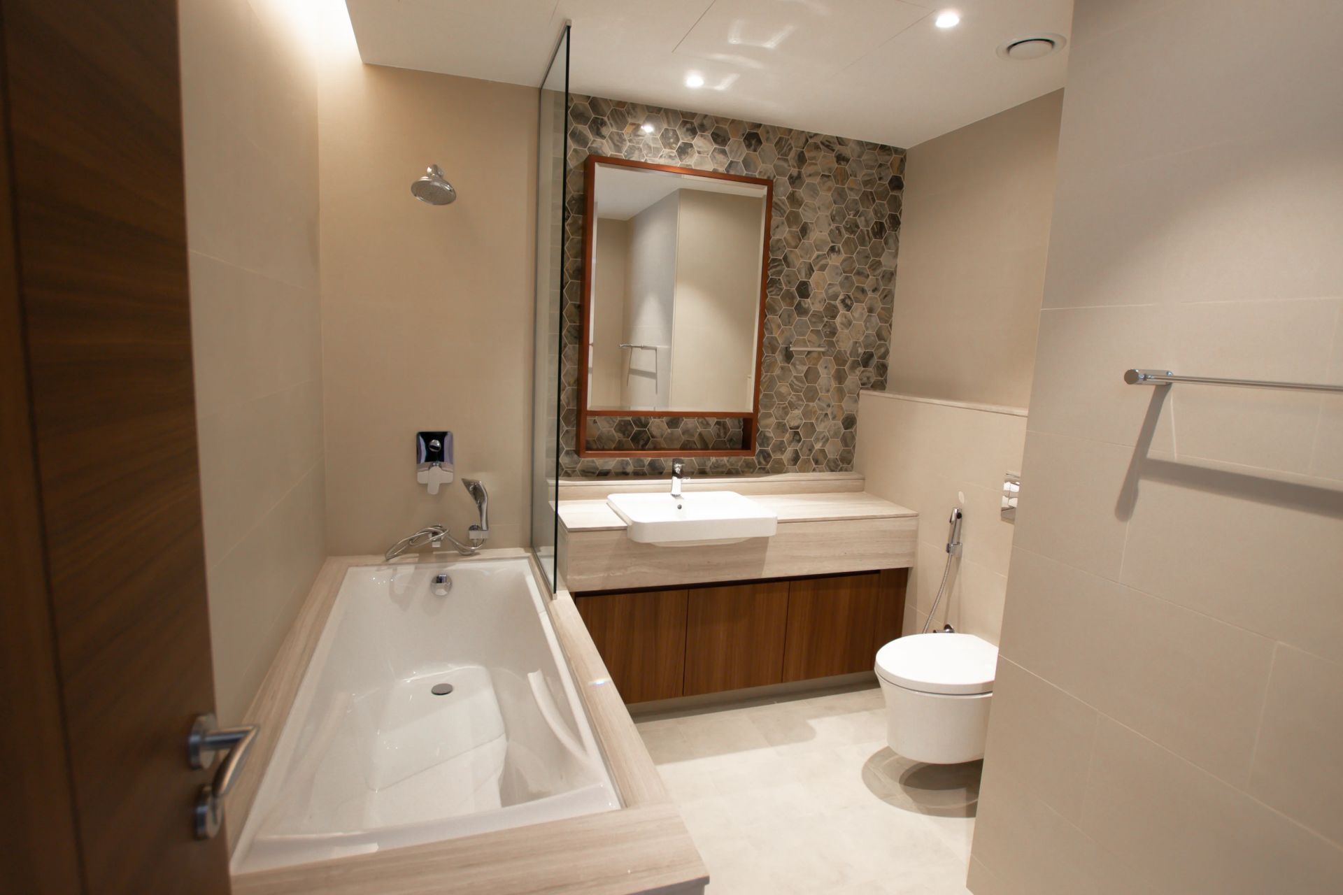 SPACIOUS| READY TO MOVE| VACANT | PRIME LOCATION