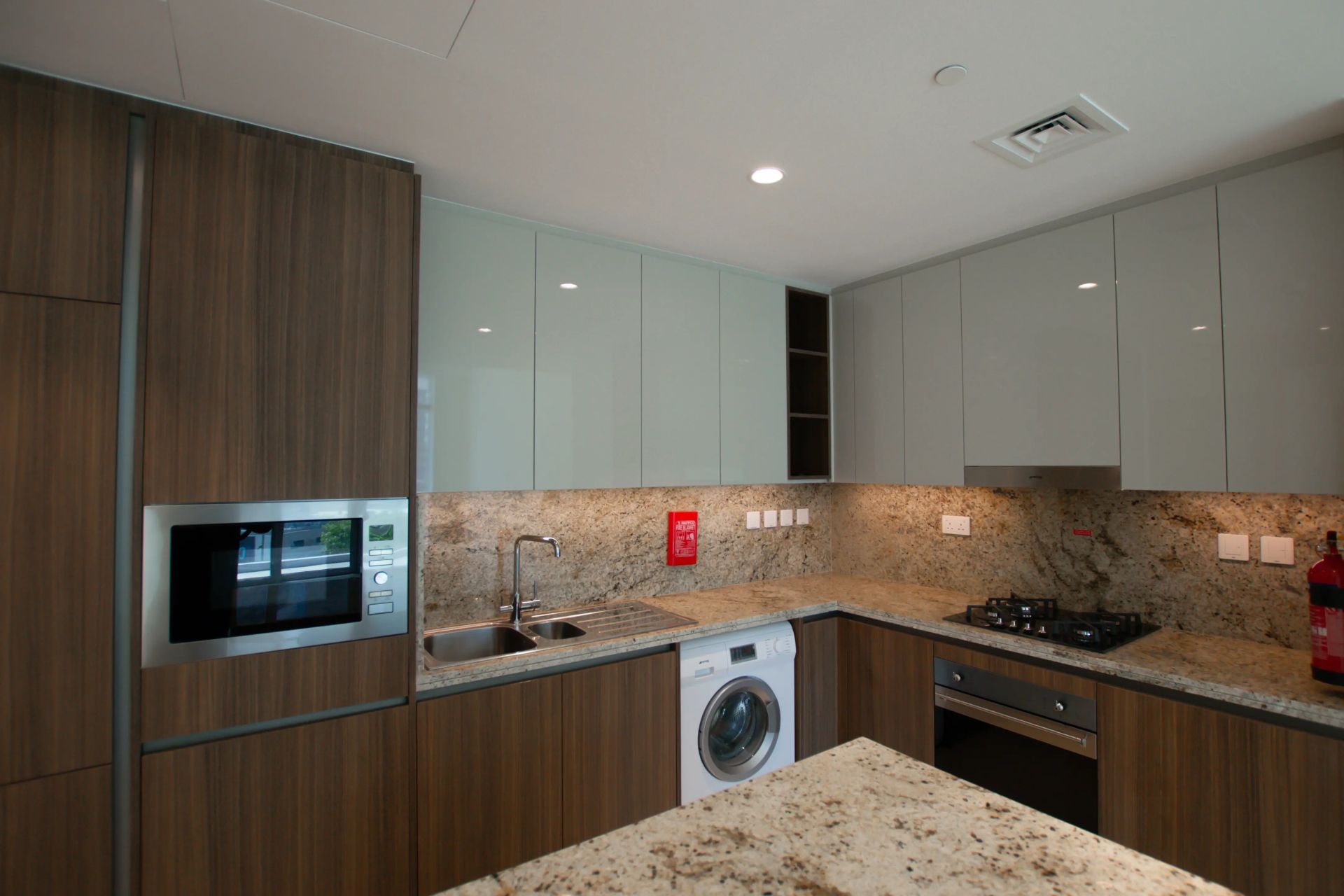 SPACIOUS| READY TO MOVE| VACANT | PRIME LOCATION