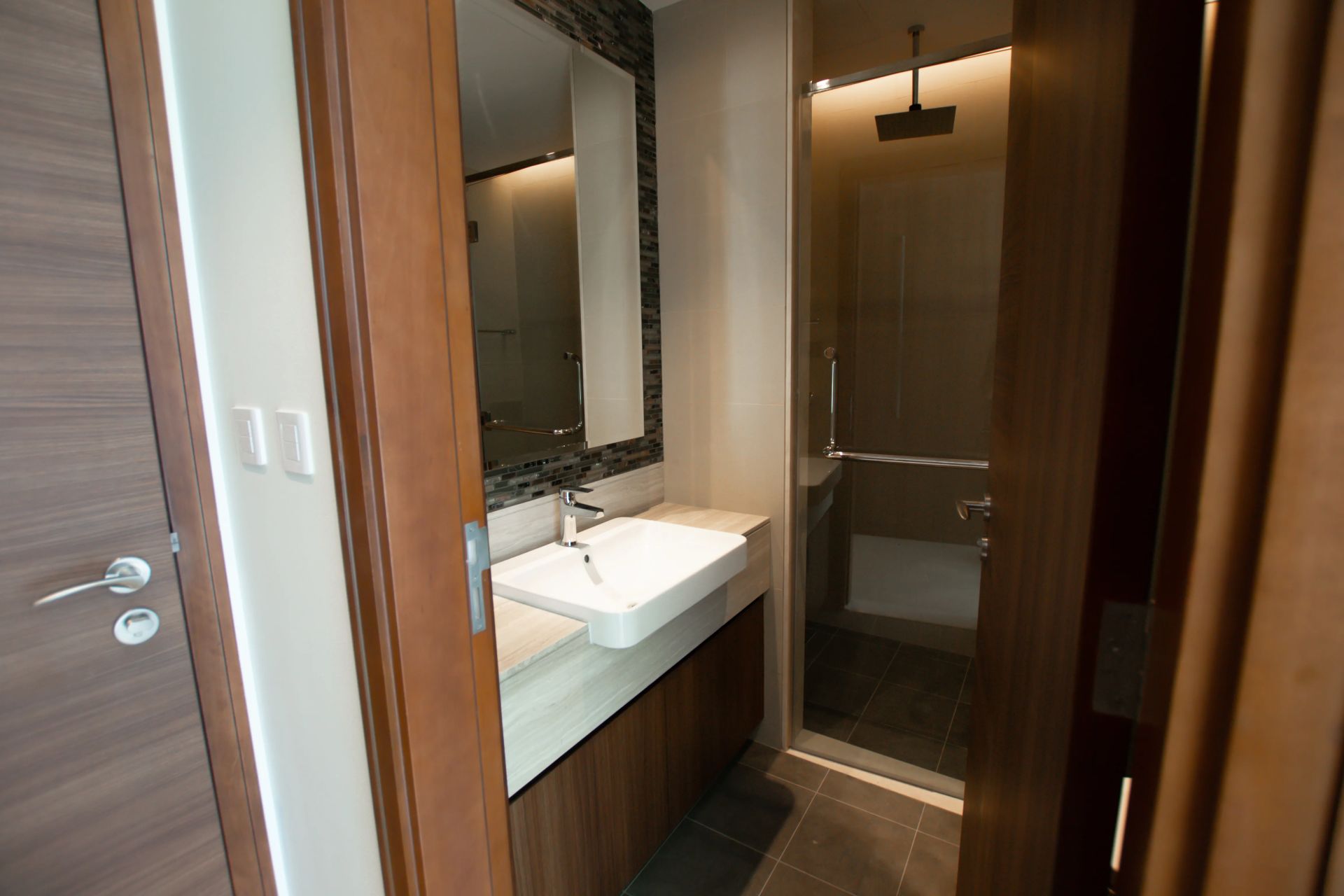 SPACIOUS| READY TO MOVE| VACANT | PRIME LOCATION