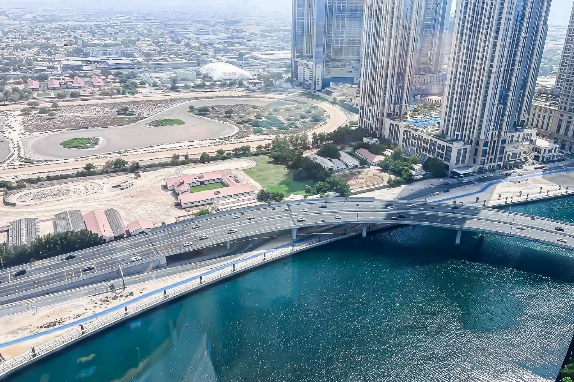 VACANT | CANAL-VIEW | HIGH FLOOR