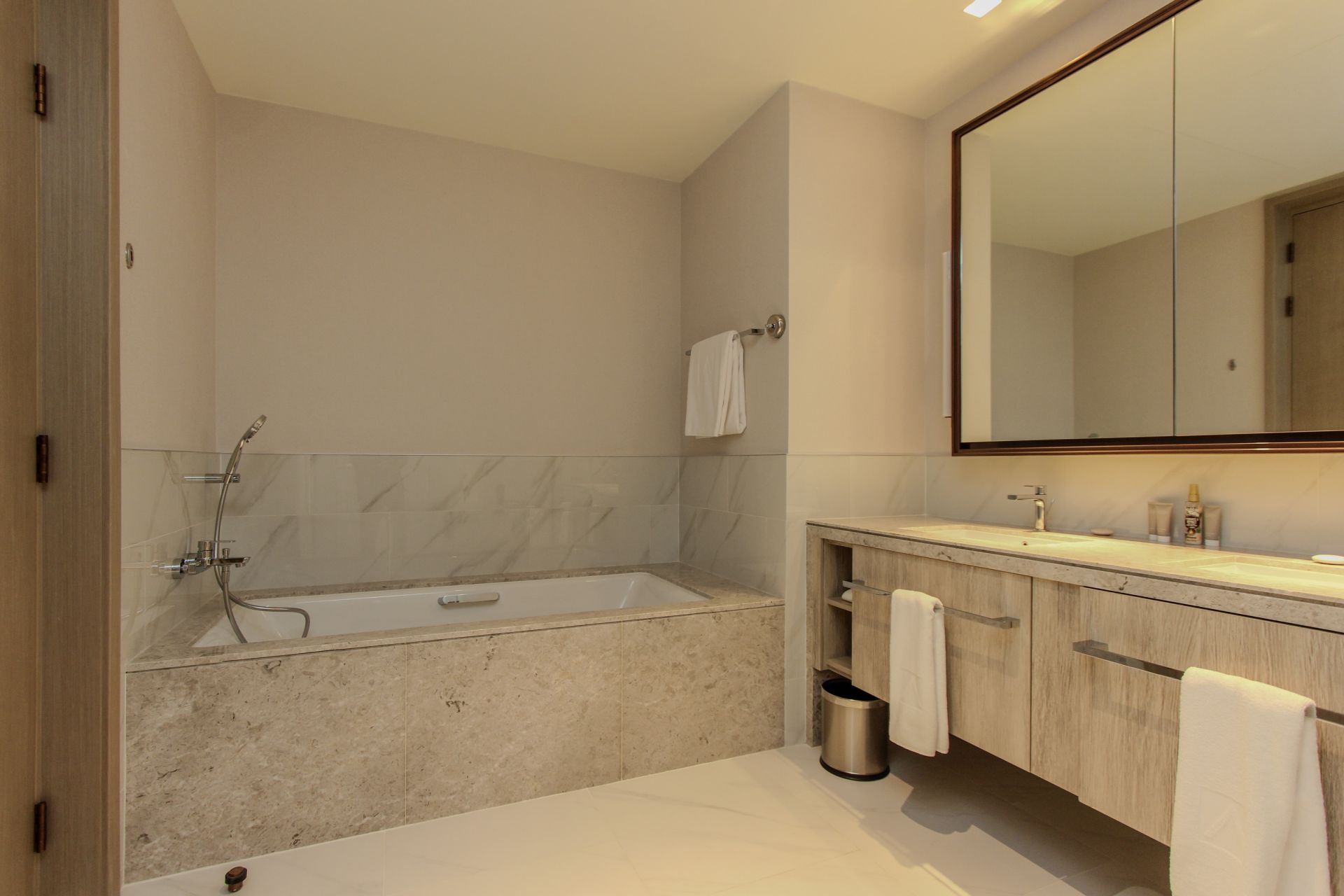 Luxury Apartment | Investor Deal | Community View