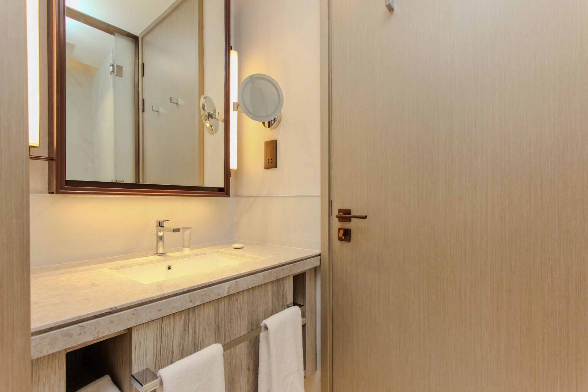 Luxury Apartment | Investor Deal | Community View