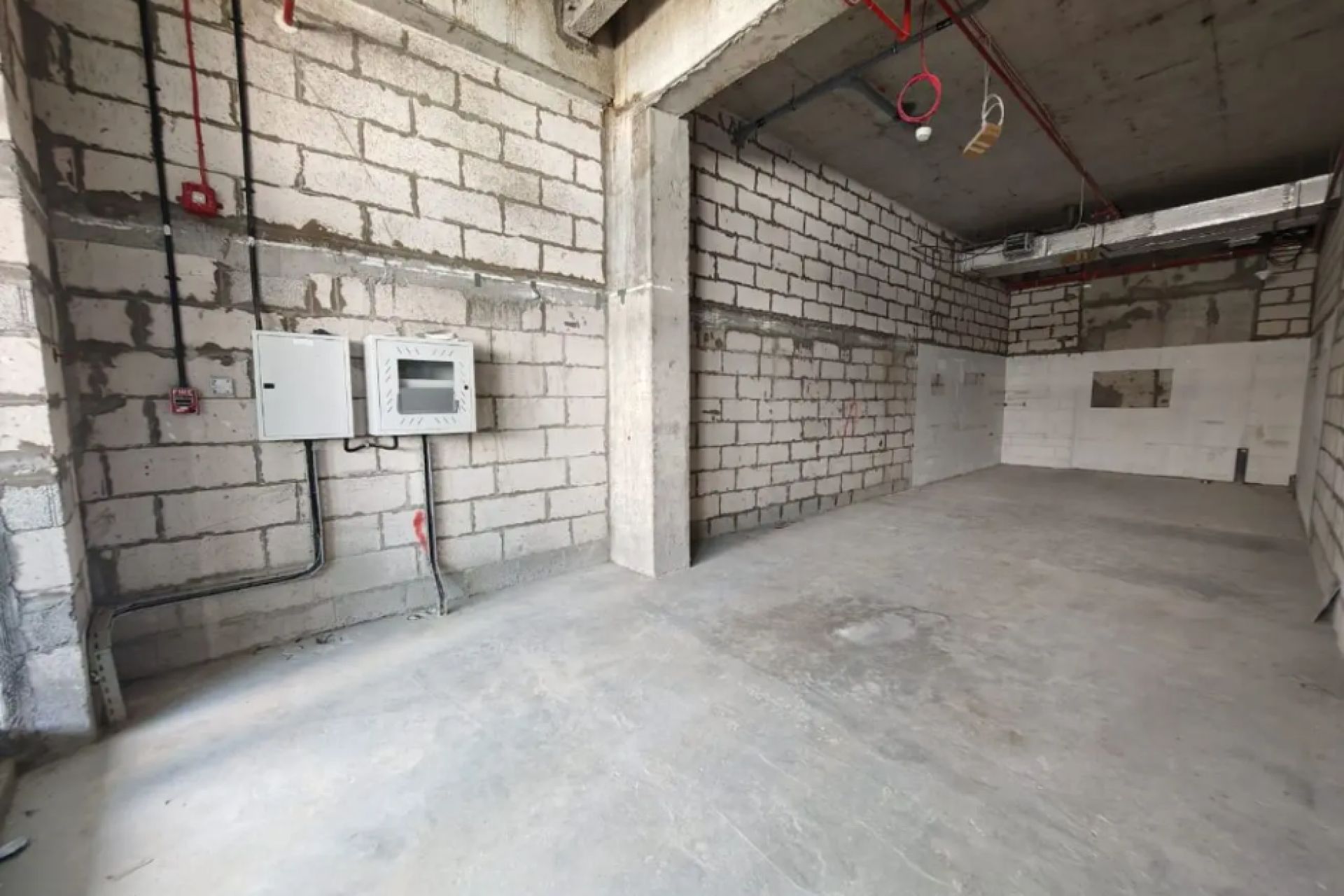 VACANT | READY TO MOVE | PRIME LOCATION