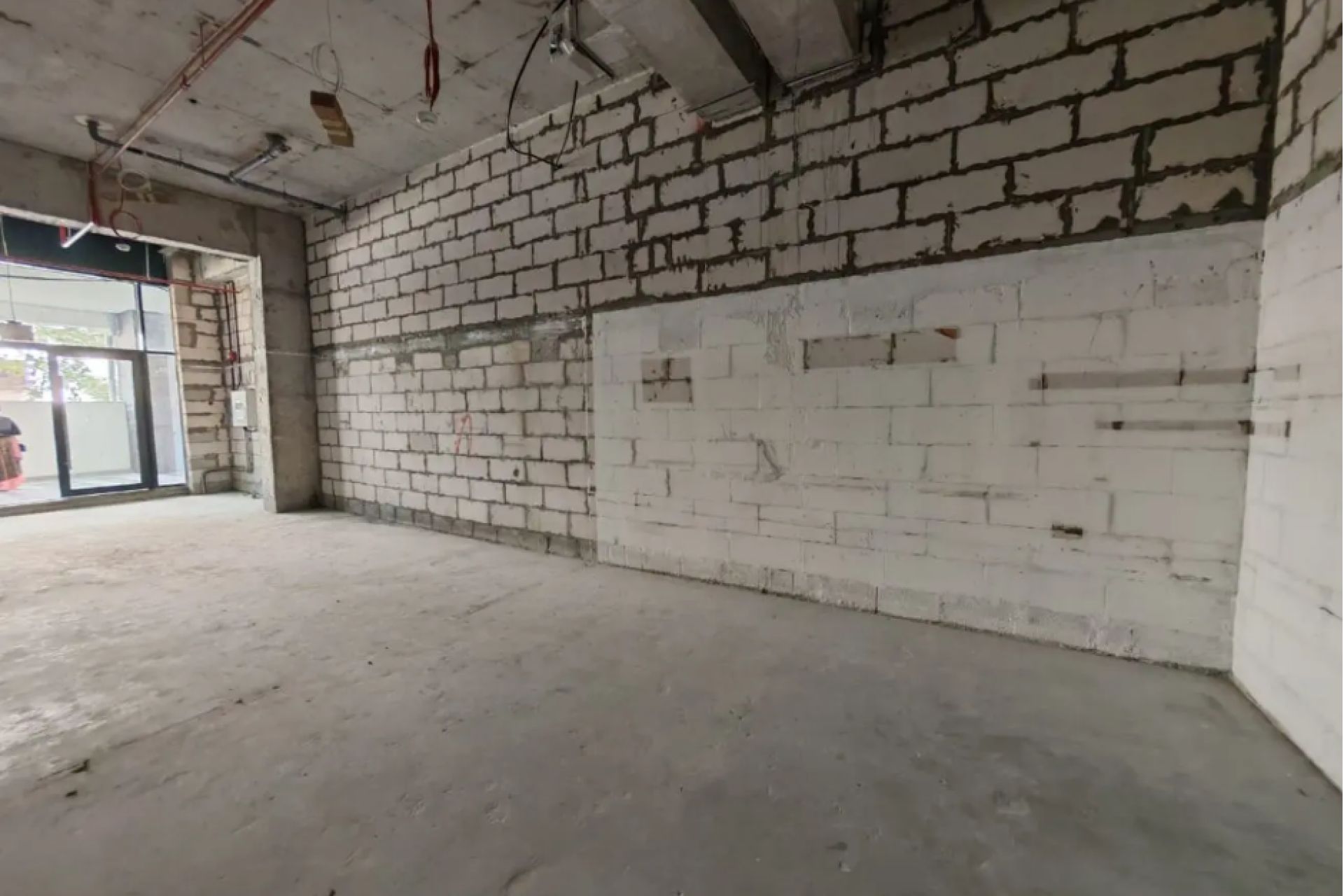 VACANT | READY TO MOVE | PRIME LOCATION