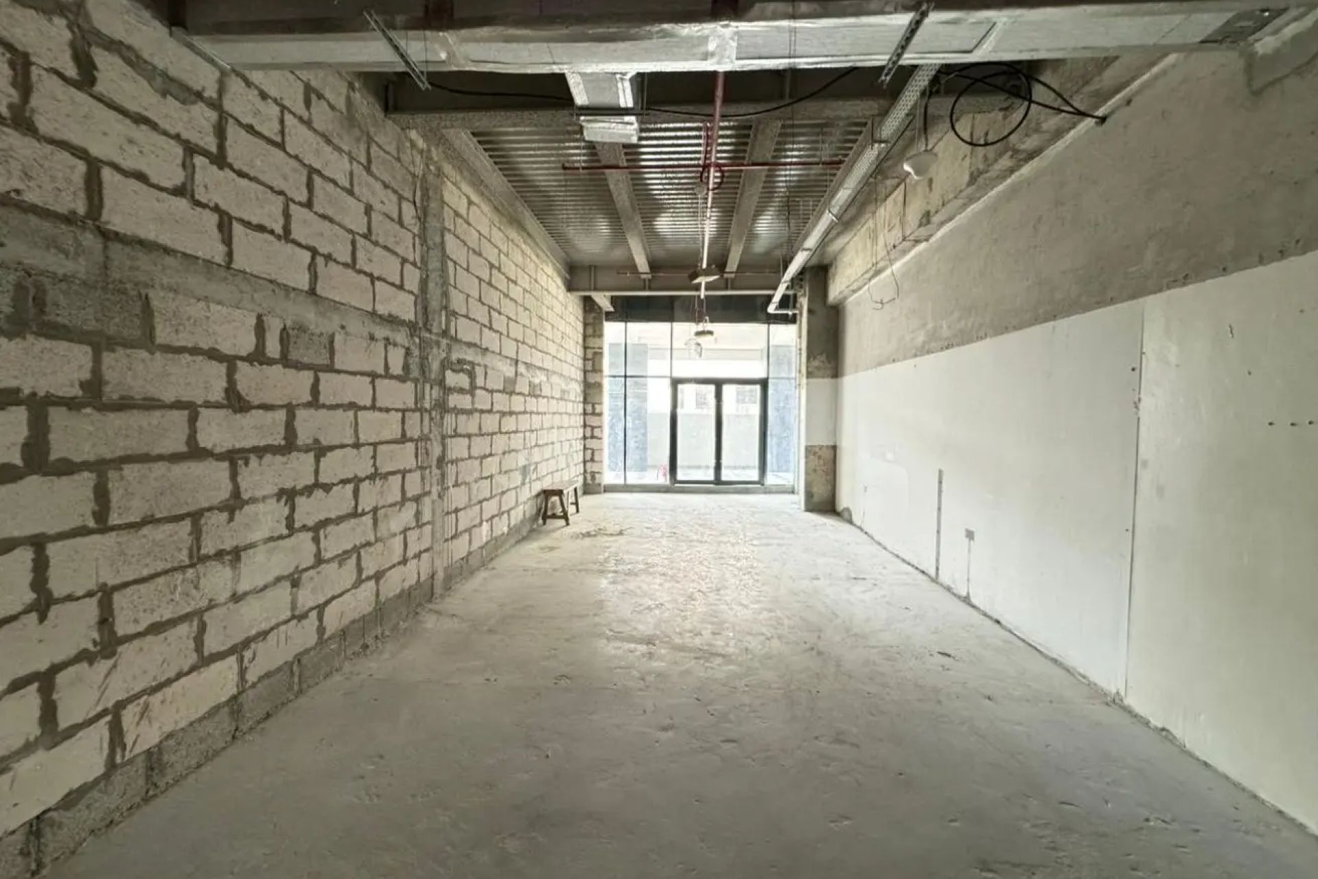 VACANT | READY TO MOVE | PRIME LOCATION