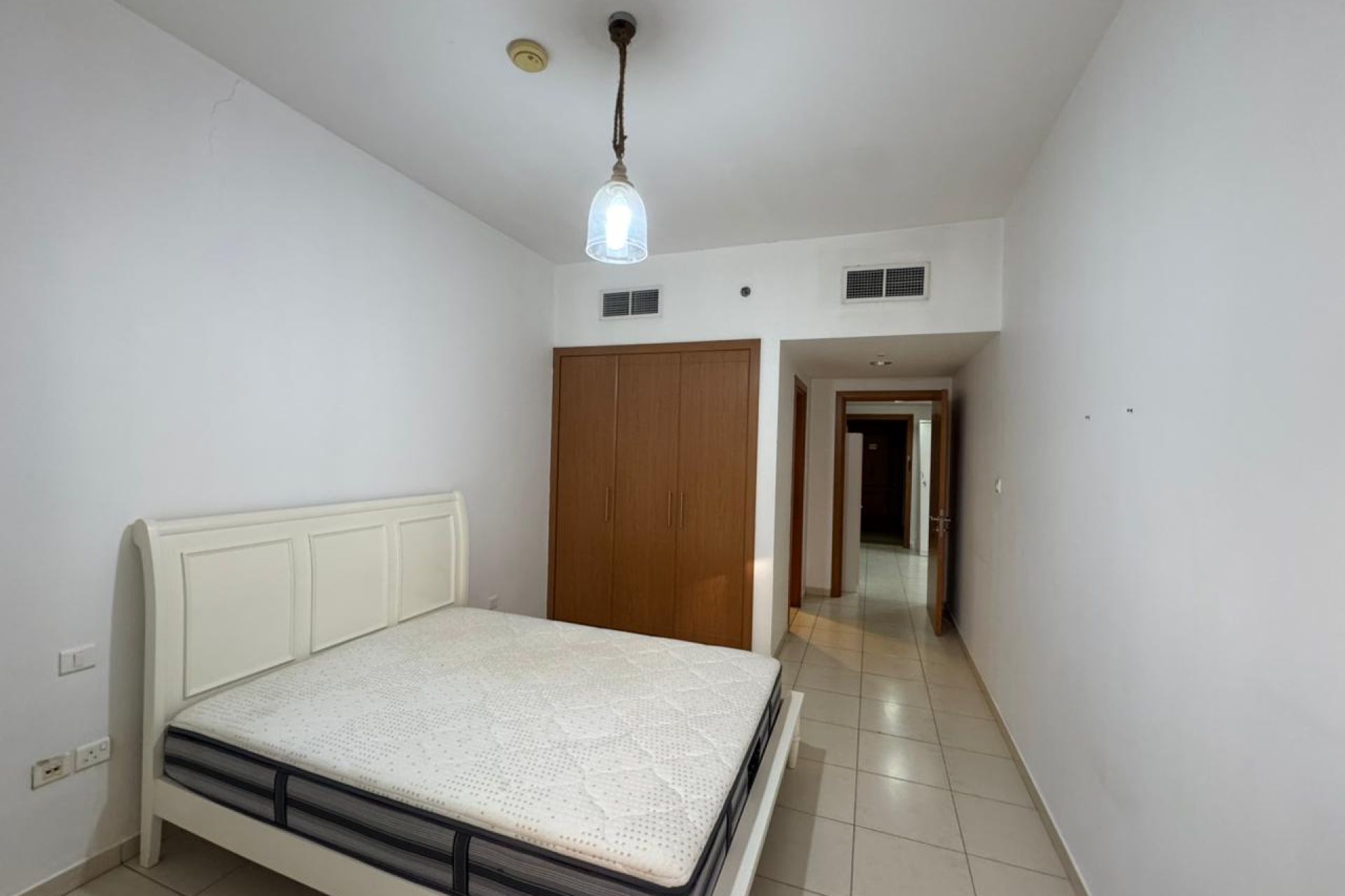 VACANT | FULLY FURNISHED | PRIME LOCATION