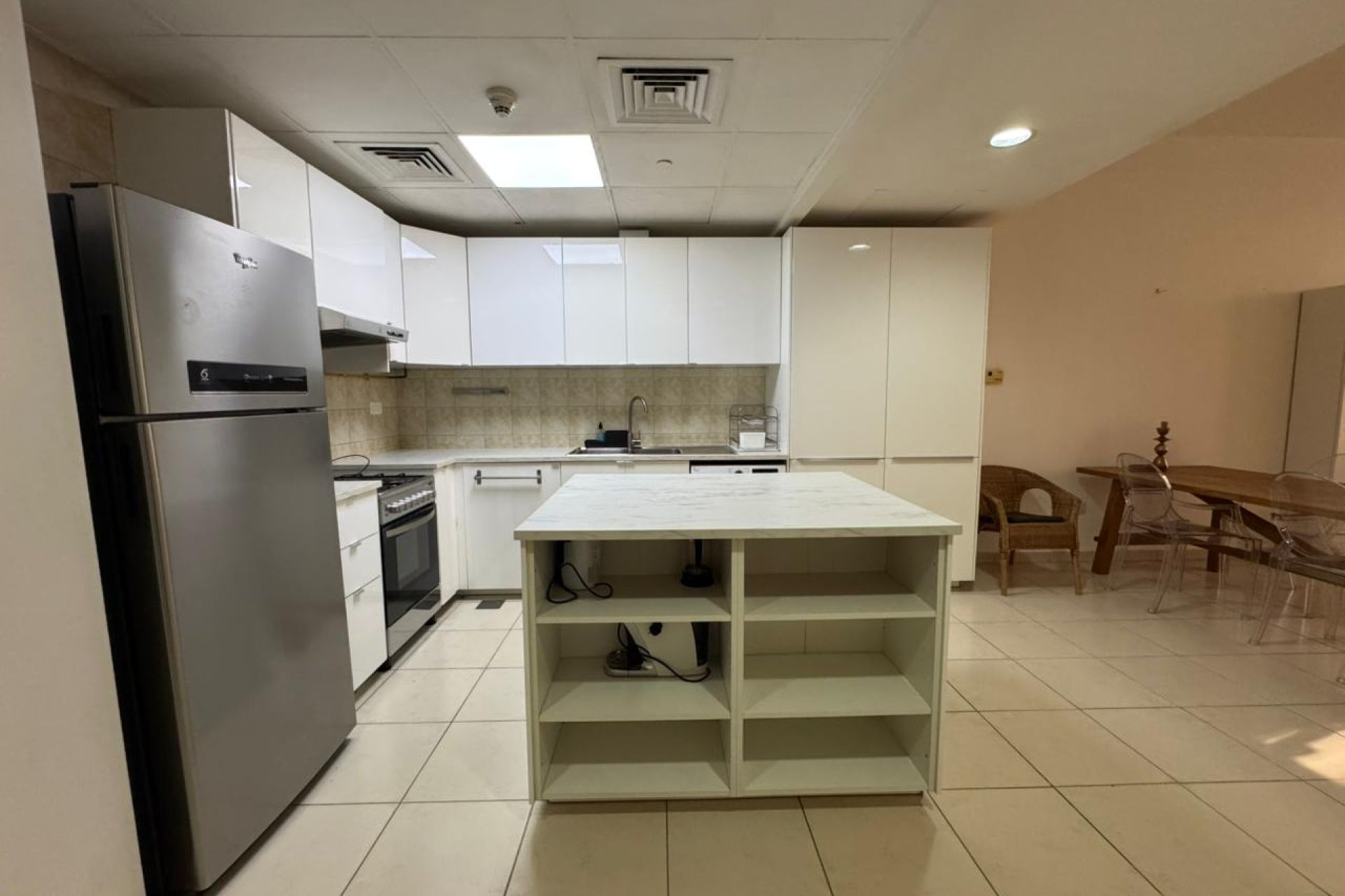 VACANT | FULLY FURNISHED | PRIME LOCATION