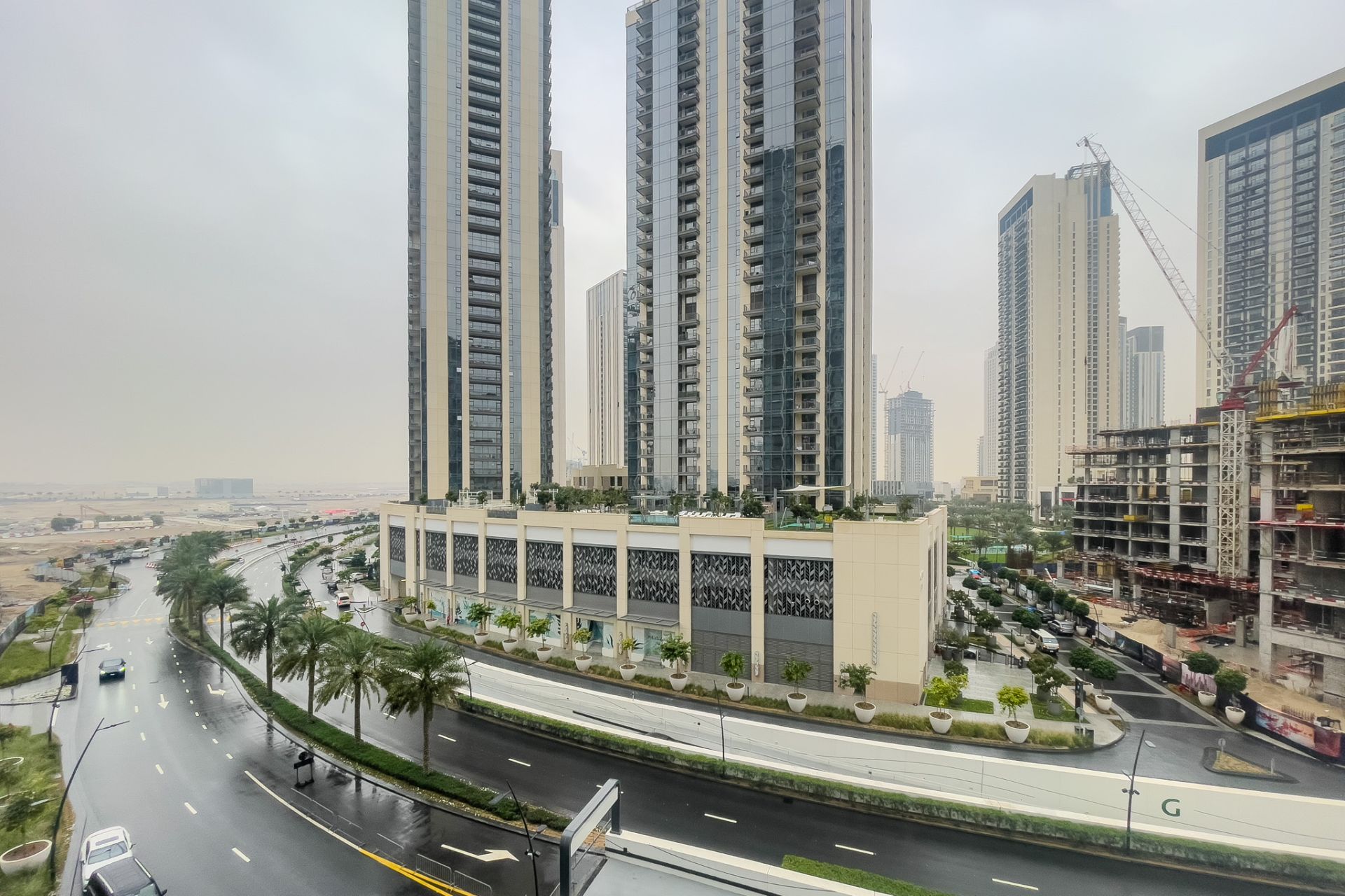 Prime Location | Chiller Free | Boulevard View