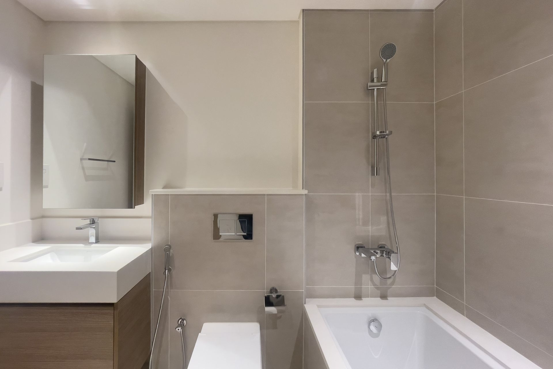 Prime Location | Chiller Free | Boulevard View