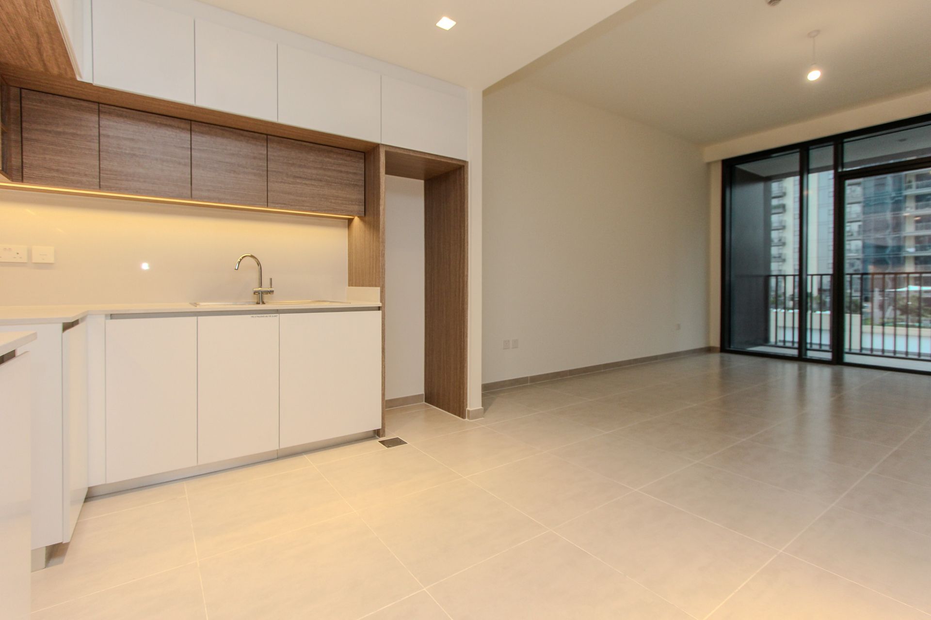 Prime Location | Chiller Free | Boulevard View