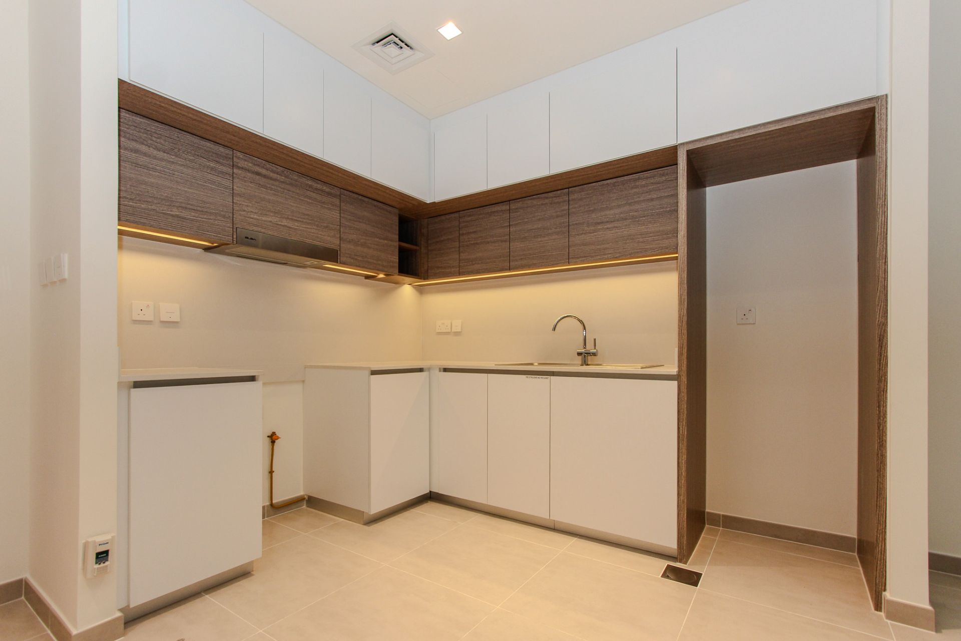 Prime Location | Chiller Free | Boulevard View