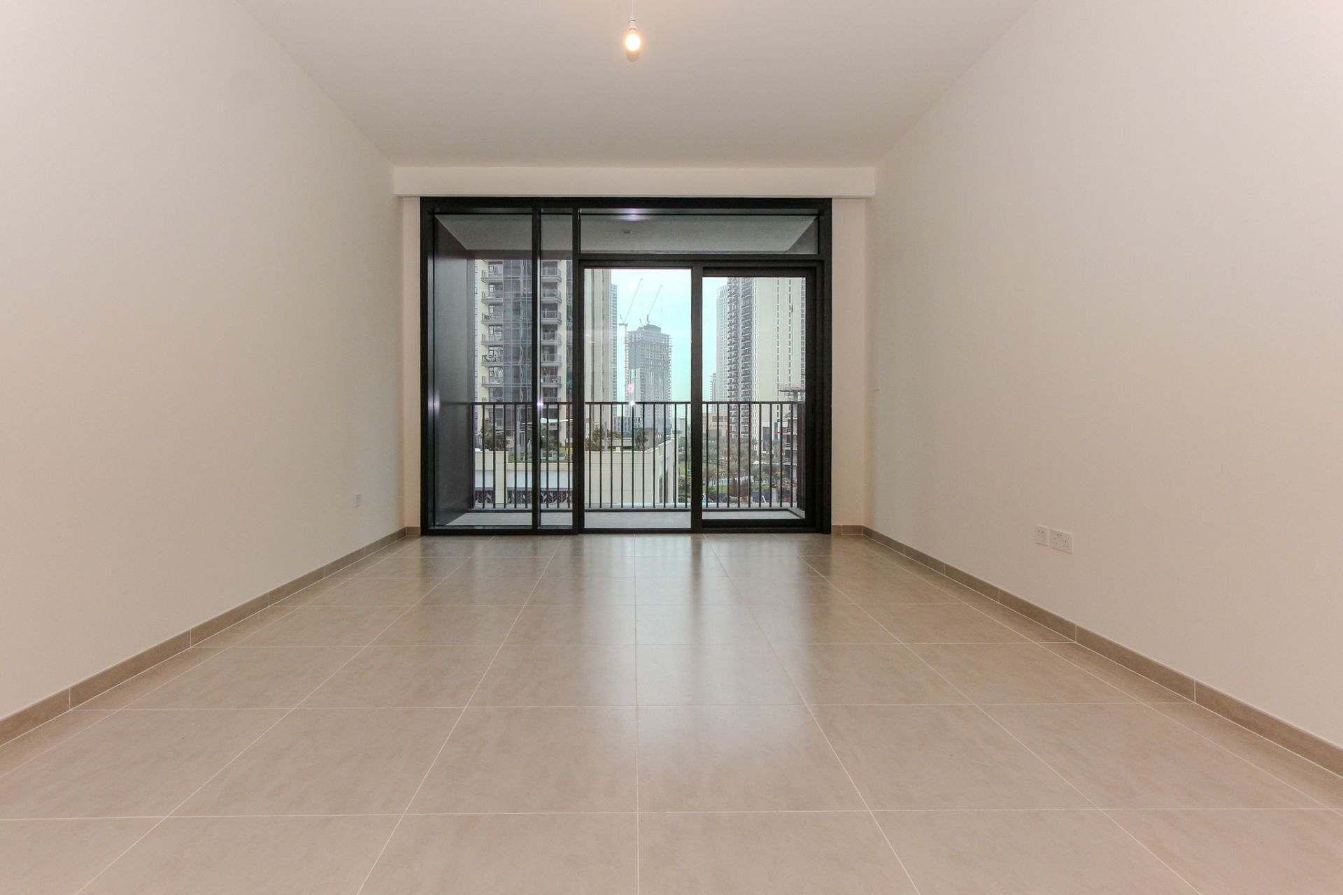 Prime Location | Chiller Free | Boulevard View